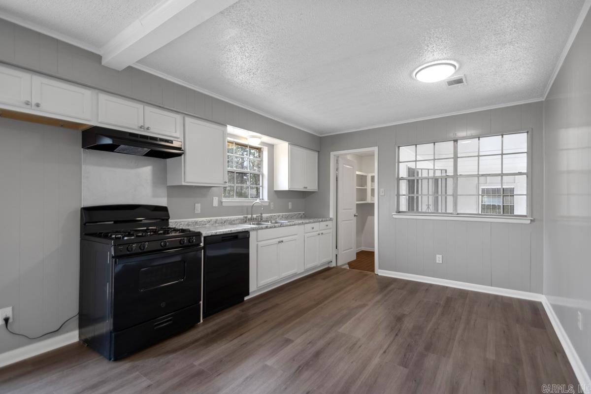 BEVERLY TERR - Residential