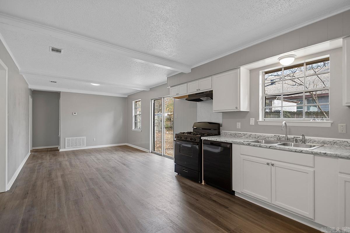 BEVERLY TERR - Residential