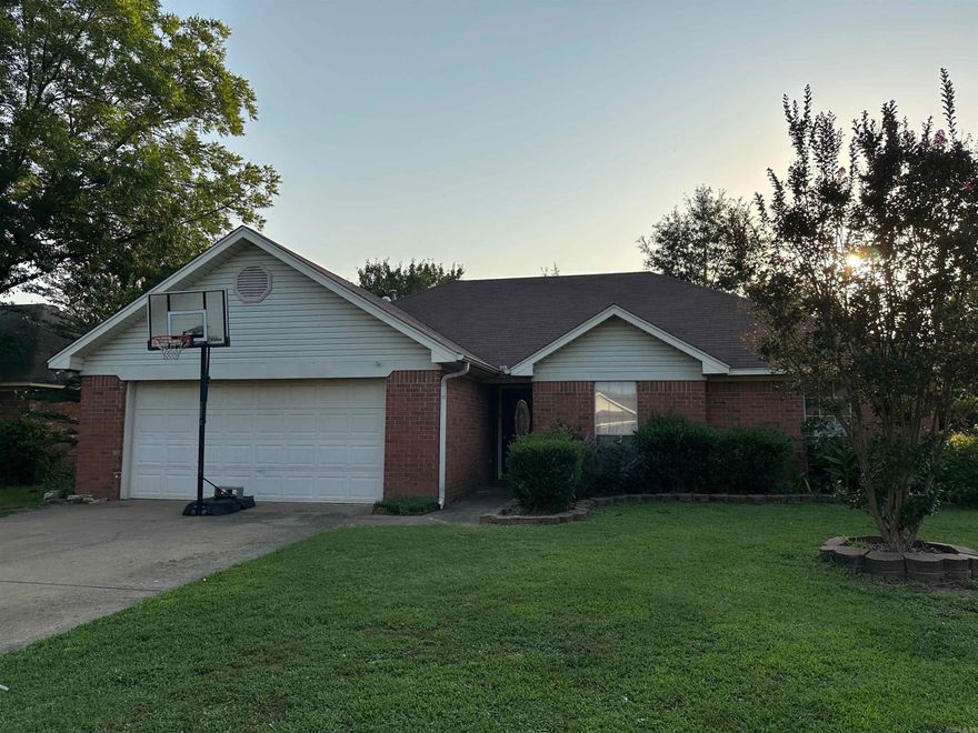 Super investment property. So close to shopping and to I-40. Open floor plan - kitchen/dining combo to the family room. Tank less hot water. For all showings, AGENTS please see Agent Remarks: