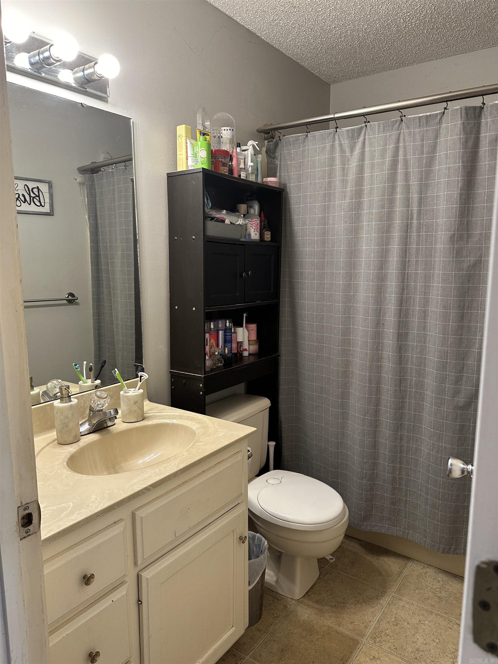 HUNTERS COVE - Residential