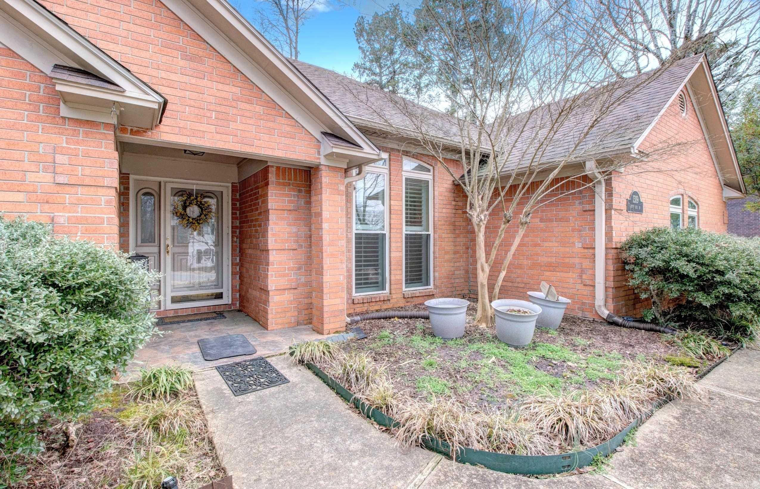 RIVER OAKS - Residential