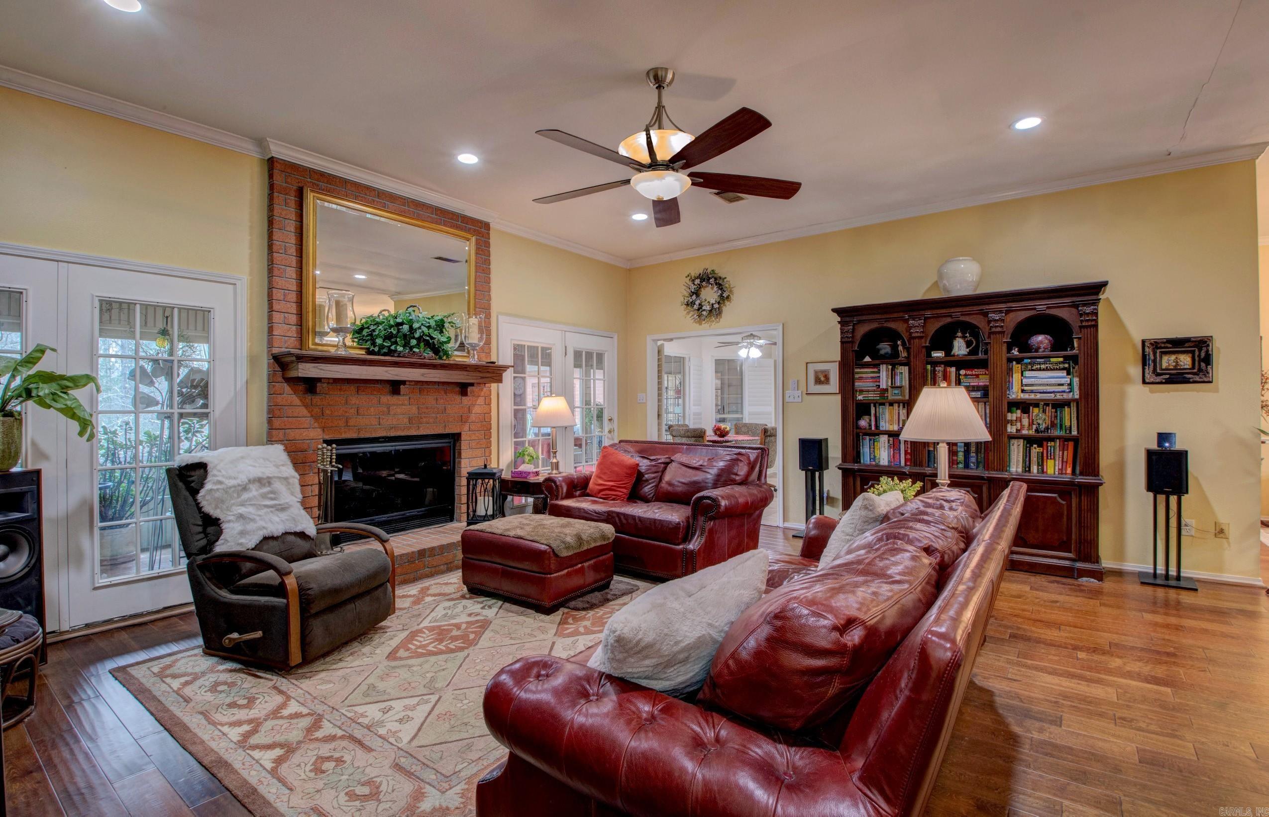 RIVER OAKS - Residential