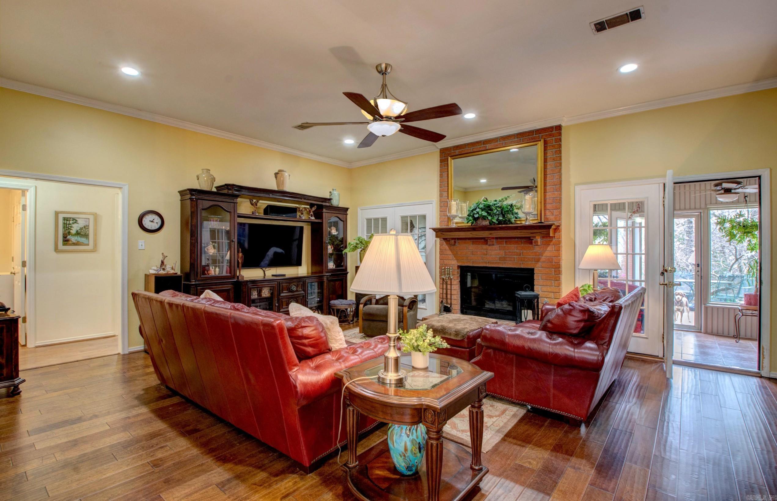 RIVER OAKS - Residential