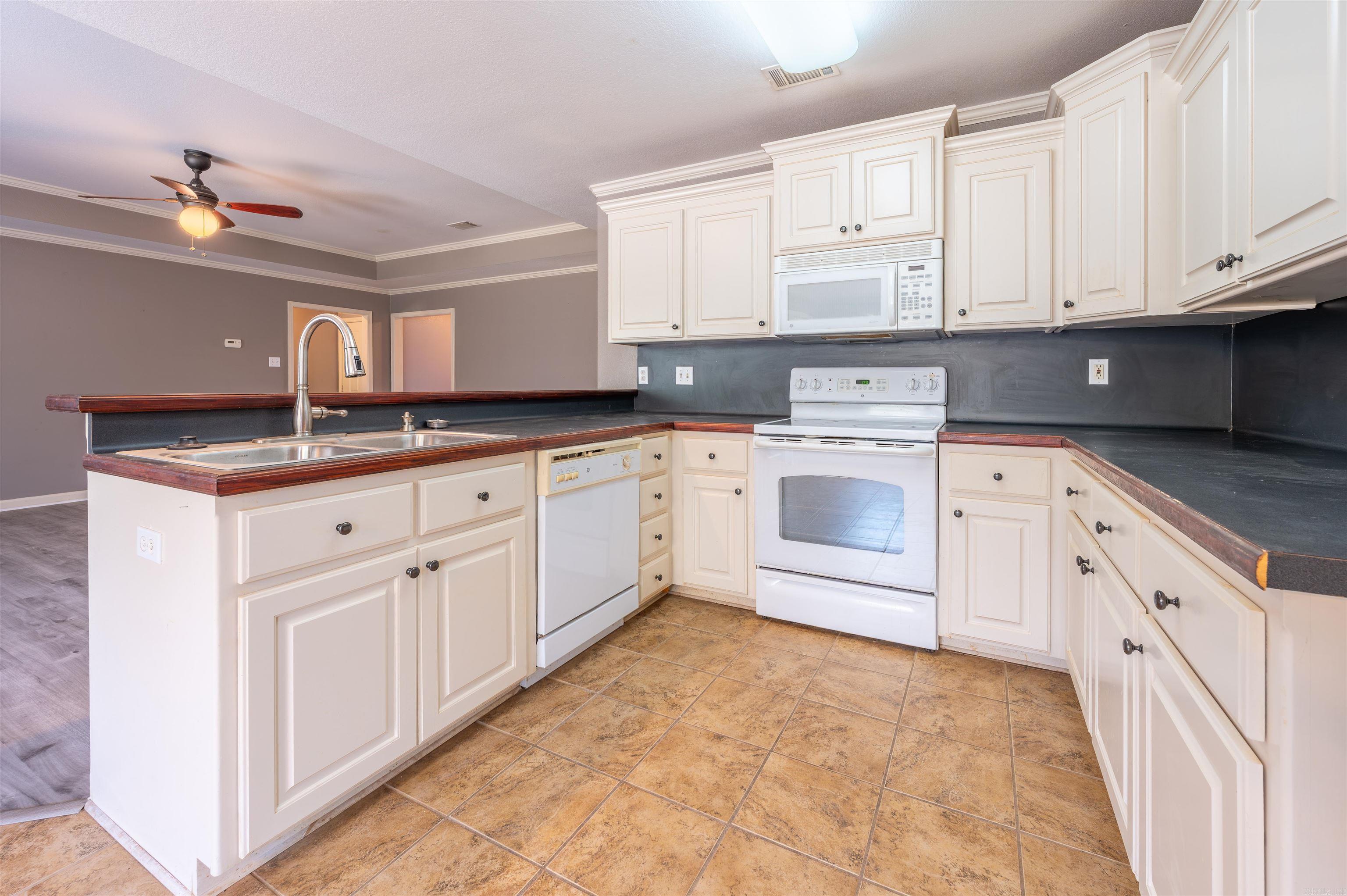 CARRIAGE COURT L - Residential