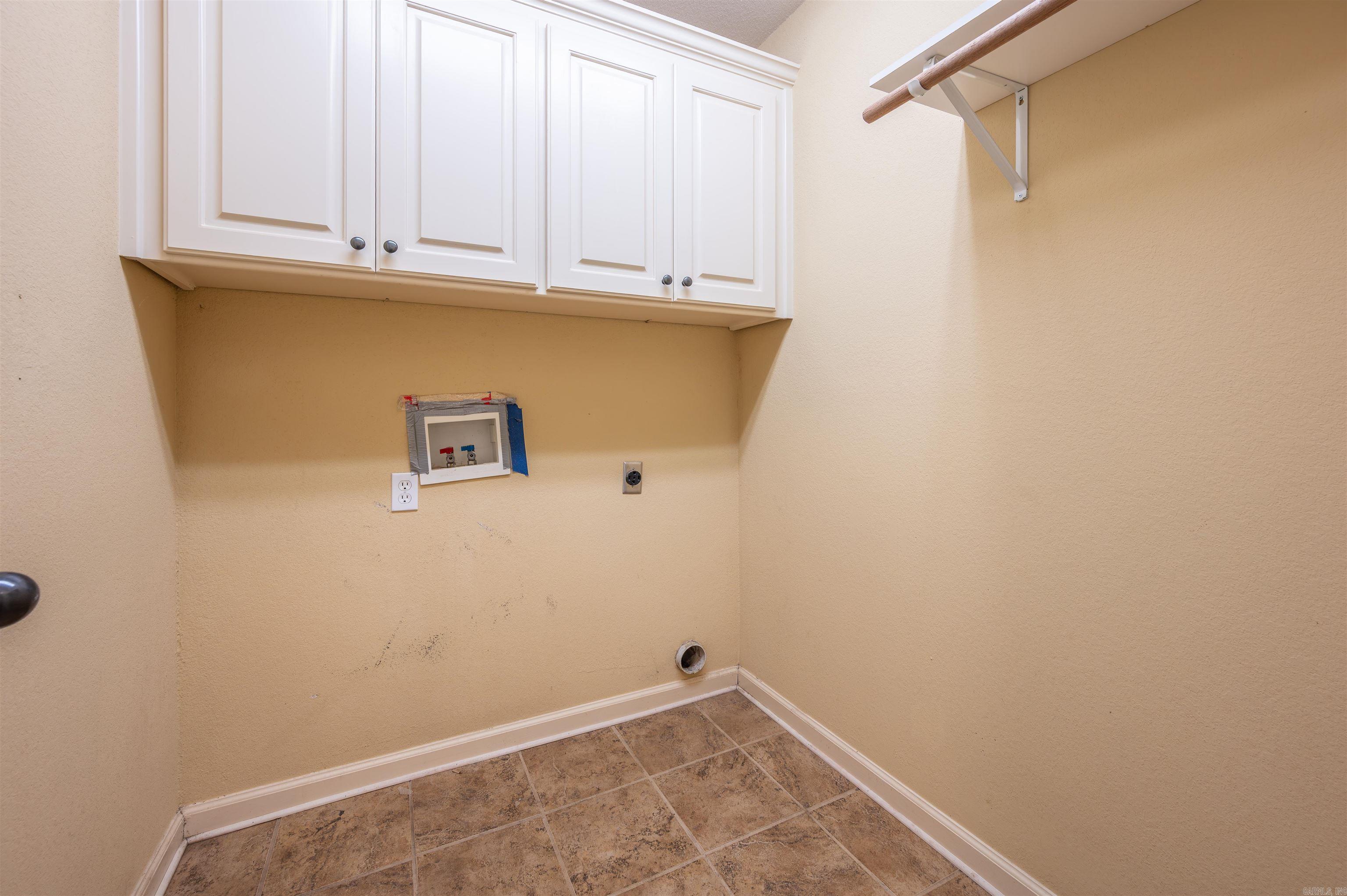 CARRIAGE COURT L - Residential