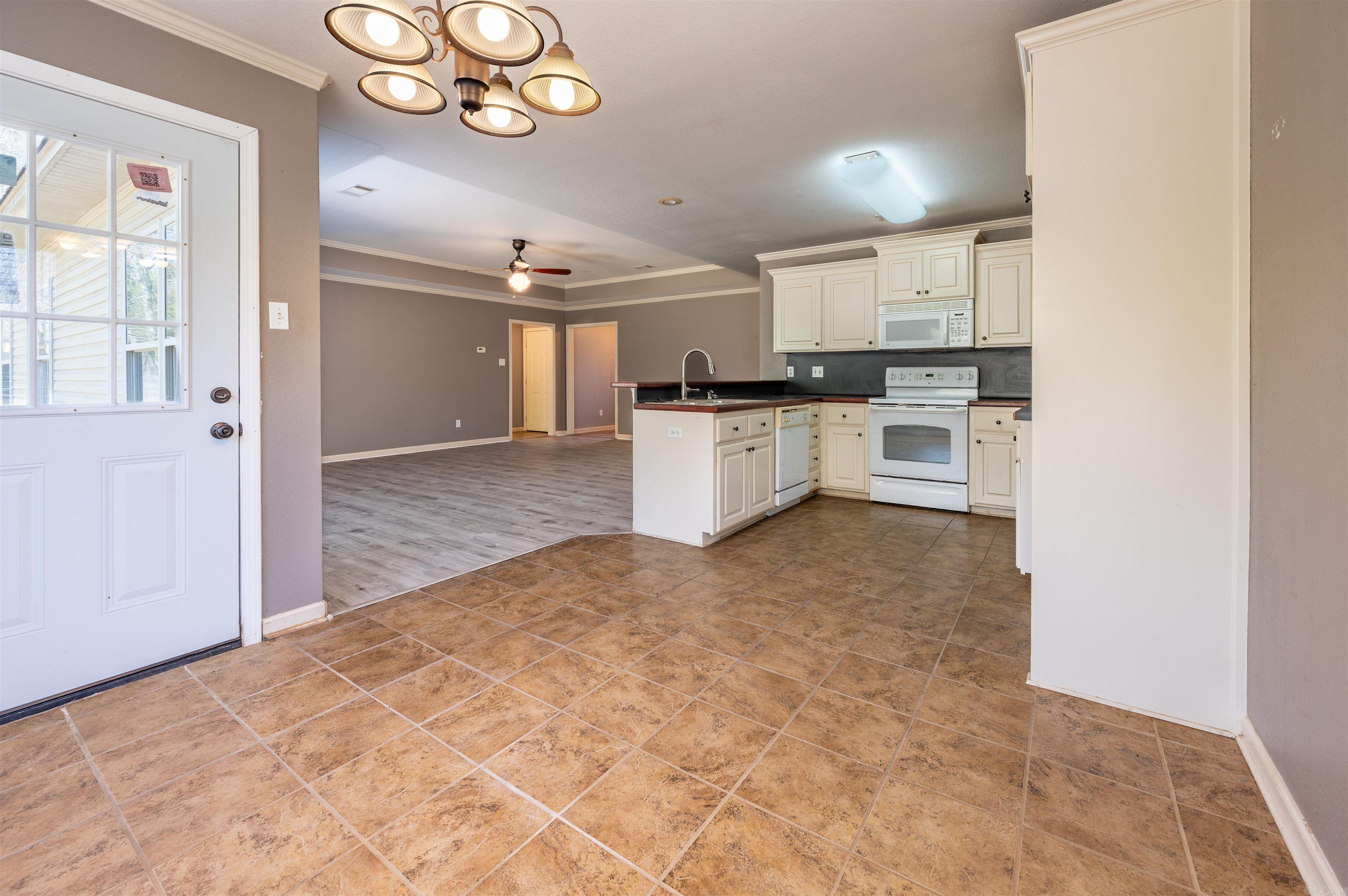 CARRIAGE COURT L - Residential