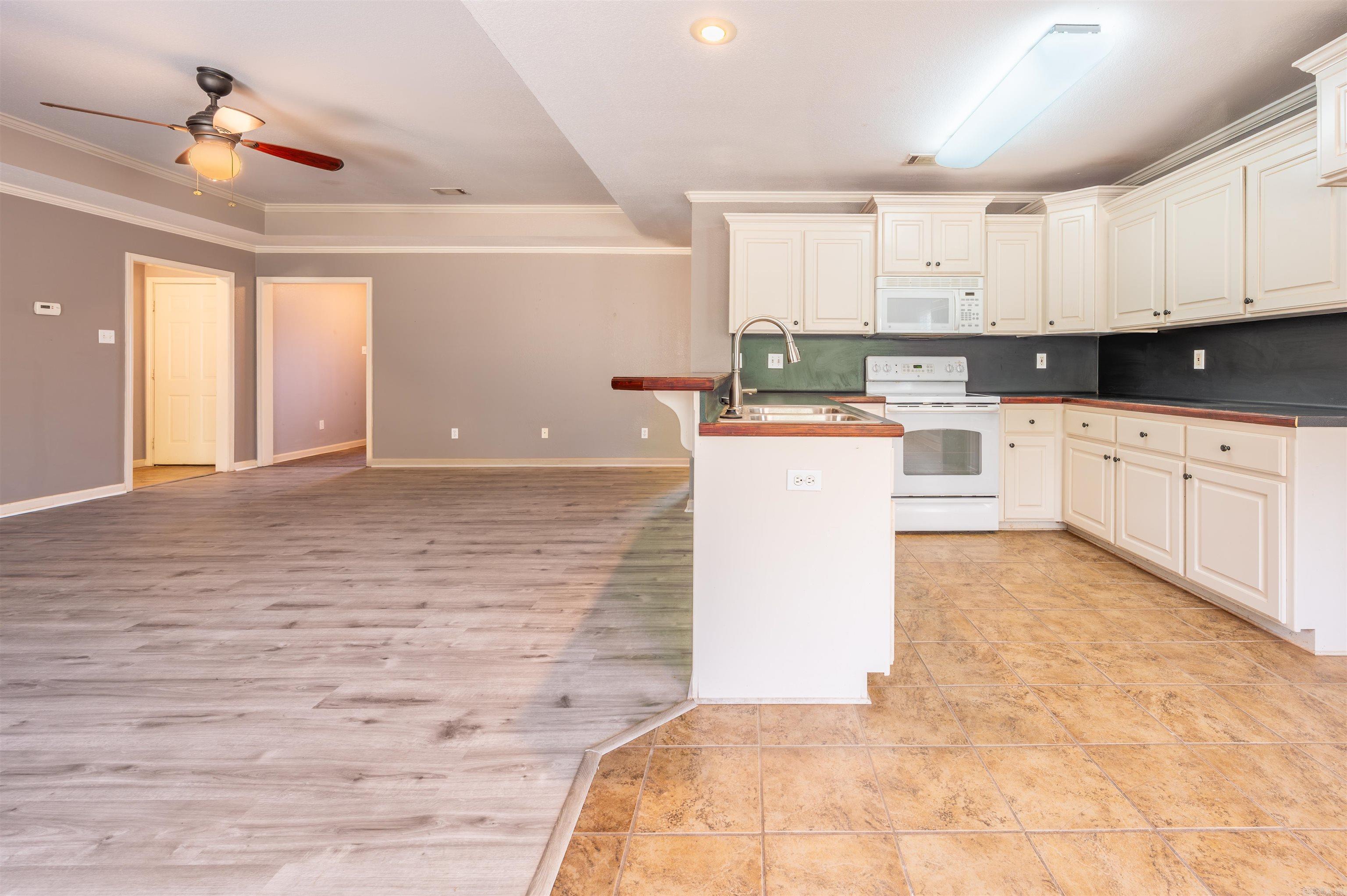 CARRIAGE COURT L - Residential