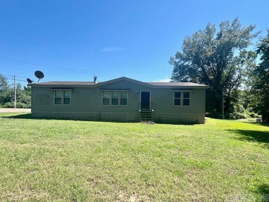 LIKE NEW MOBILE HOME ON 1.26 ACRES IN THE COUNTRY. 3 BEDROOM, 2 BATHROOM. WOOD BURNING FIRE PLACE IN YOUR OPEN CONCEPT LIVING AREA.