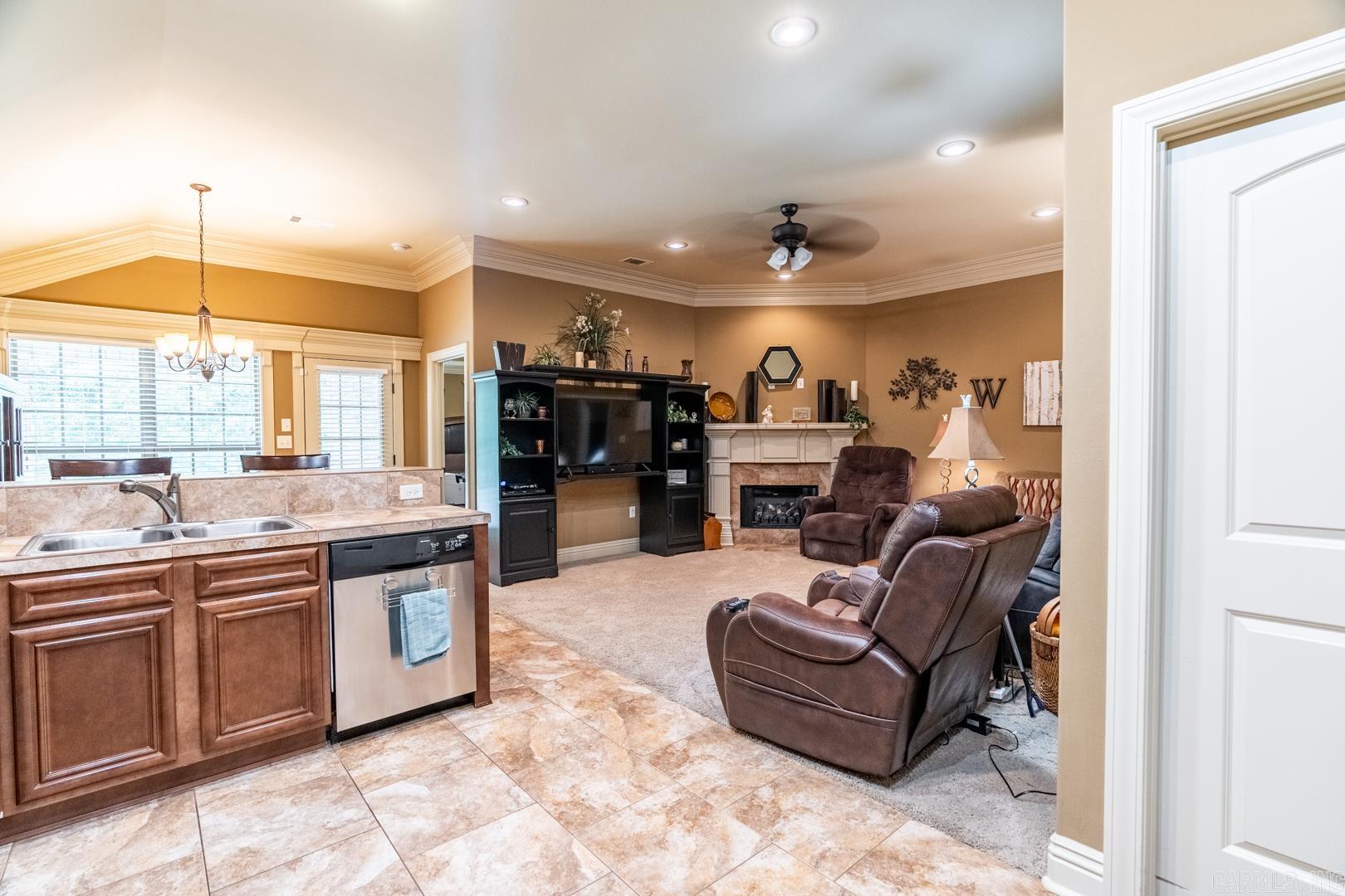 COUNTRY CLUB OF ARK THE - Residential