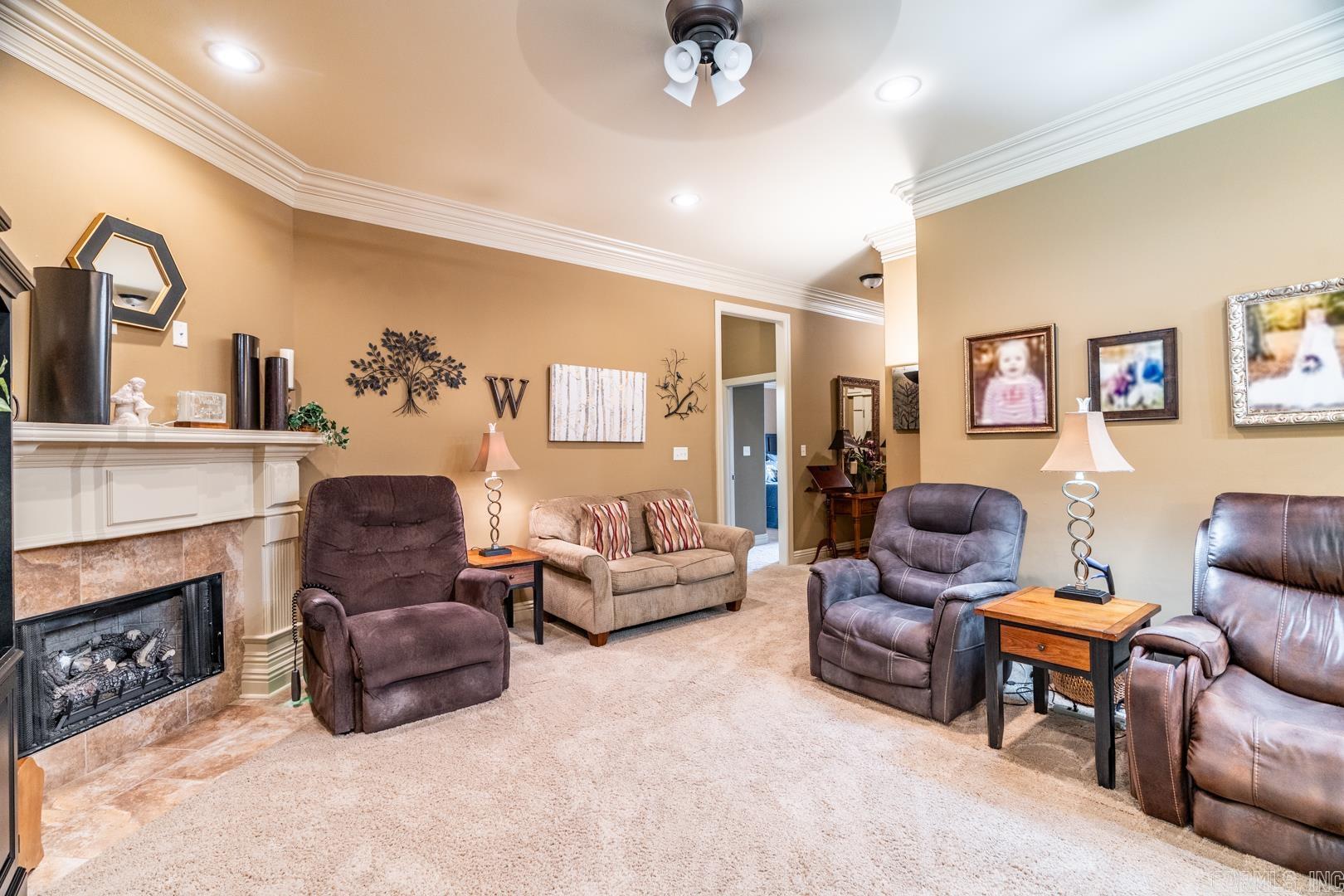 COUNTRY CLUB OF ARK THE - Residential