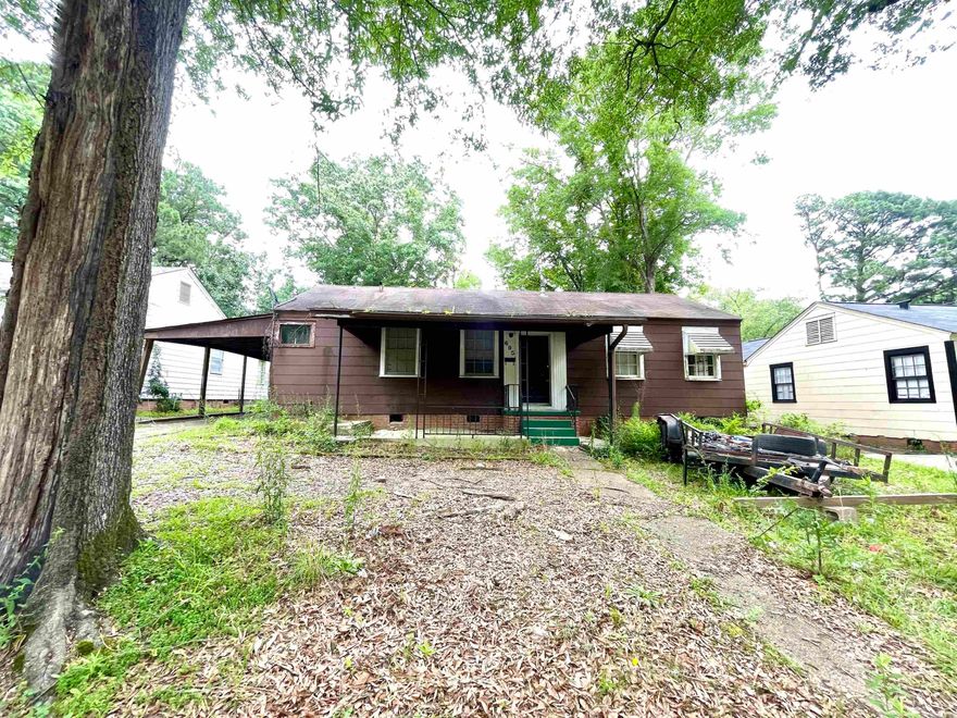 Great investment opportunity!  Spacious home with 3 bedrooms, 1.5 bathrooms, living room, den, and laundry room leading to the backyard.  While this one is a diamond in the rough, it's still a diamond!