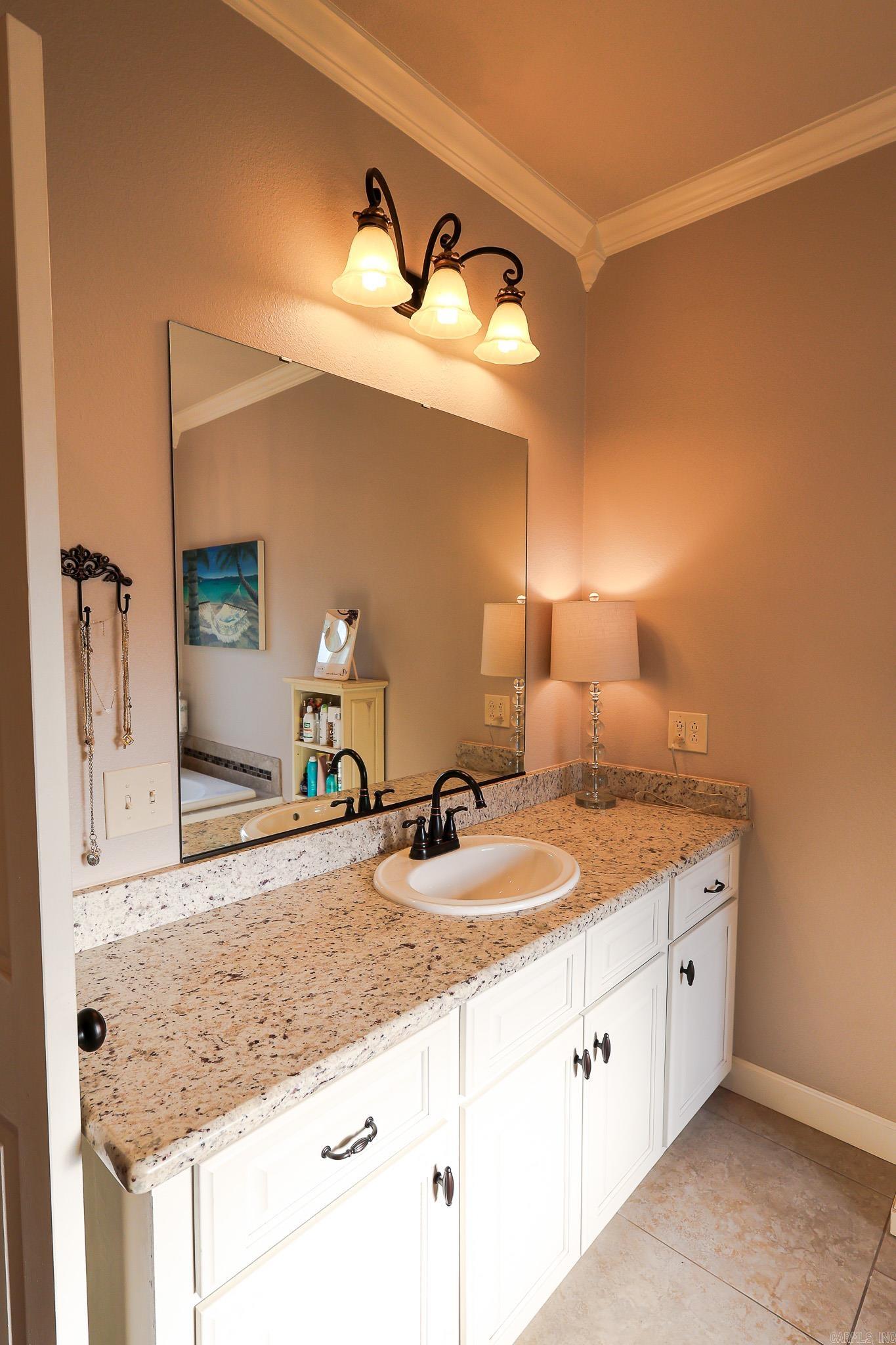 SOUTH HAMPTOPN ESTATES PH I - Residential