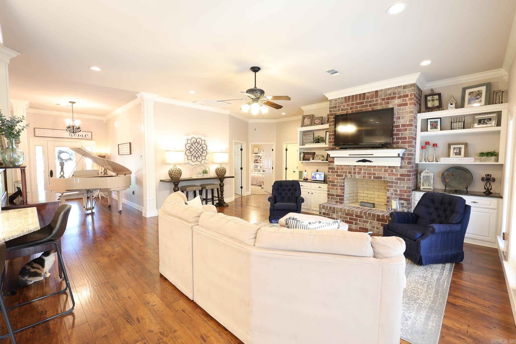 SOUTH HAMPTOPN ESTATES PH I - Residential