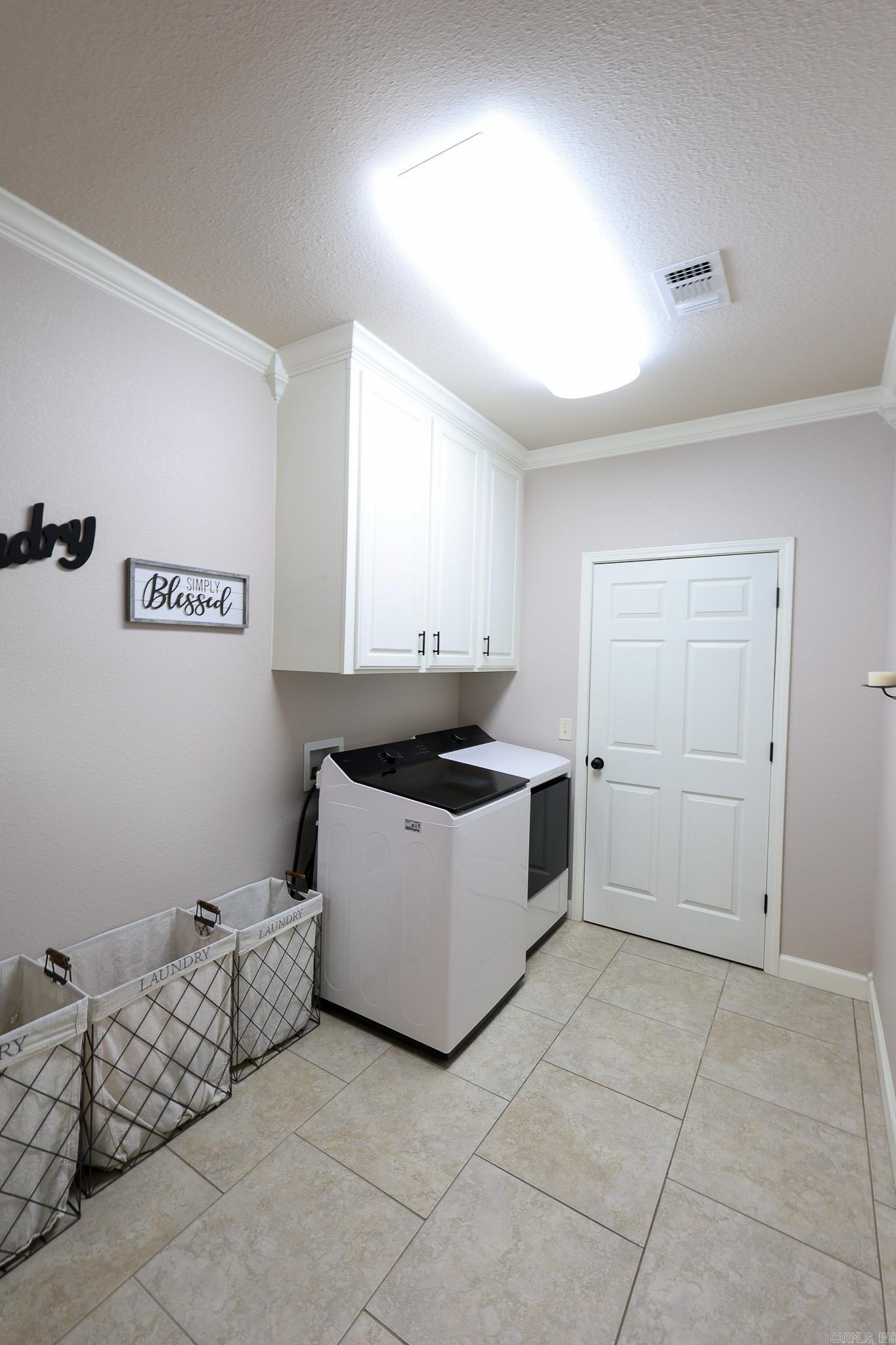 SOUTH HAMPTOPN ESTATES PH I - Residential