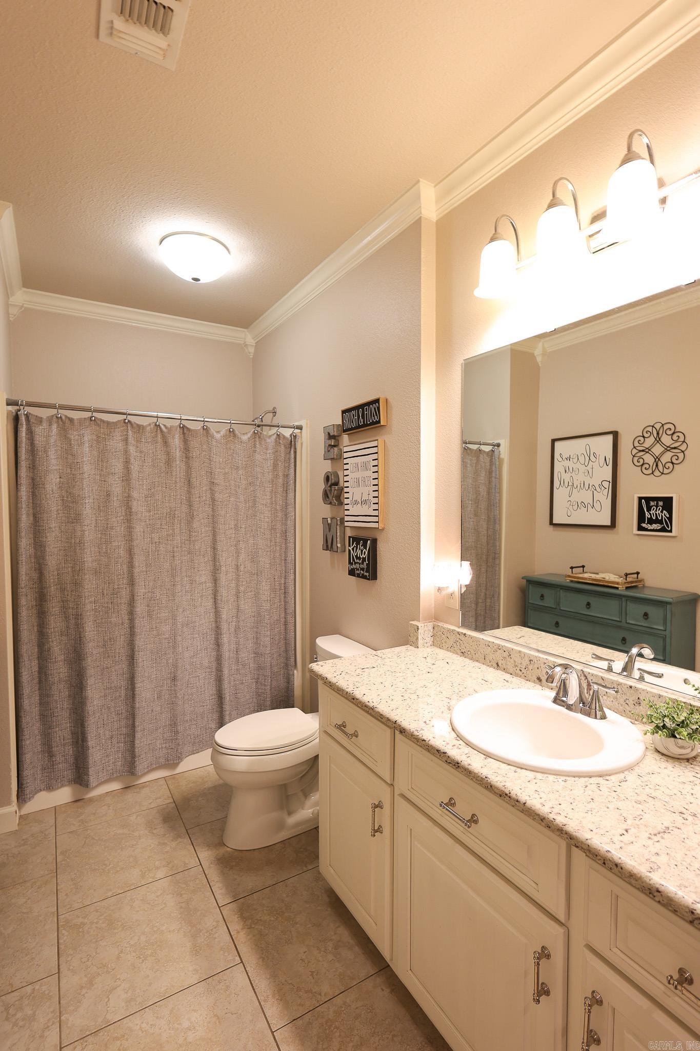 SOUTH HAMPTOPN ESTATES PH I - Residential