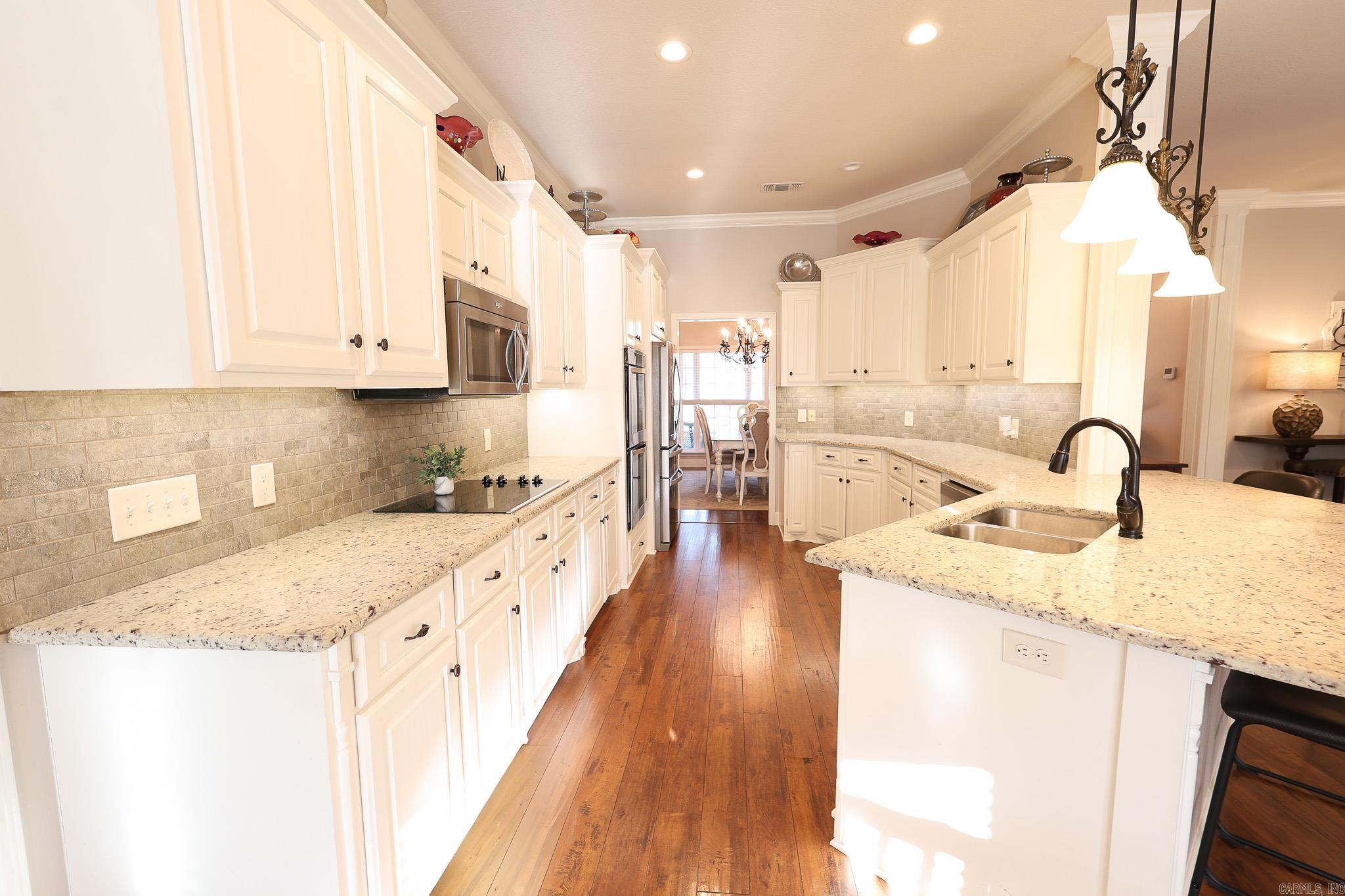 SOUTH HAMPTOPN ESTATES PH I - Residential