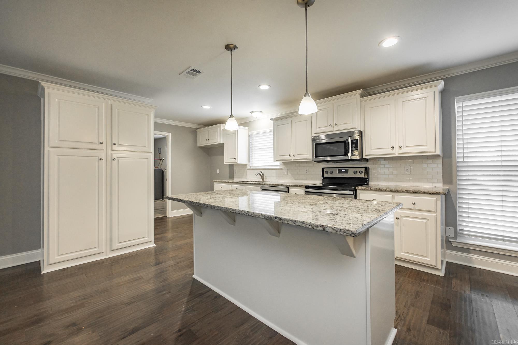 PINEWOOD ESTATES - Residential