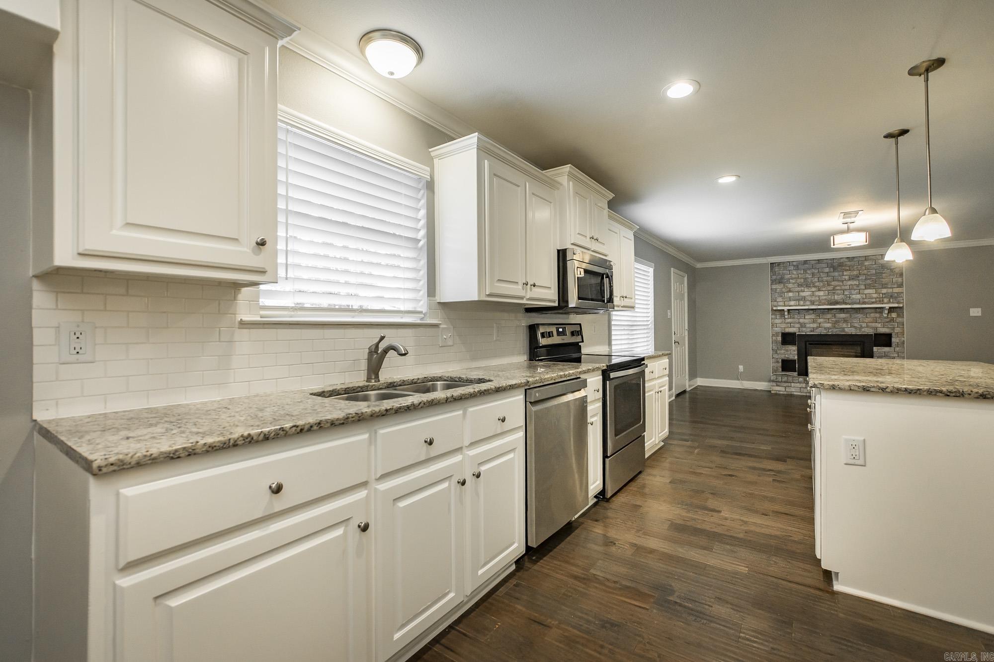 PINEWOOD ESTATES - Residential