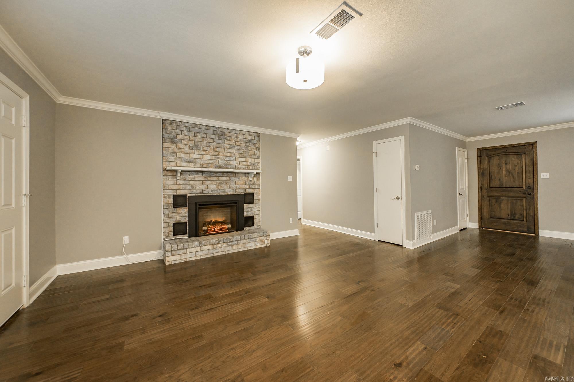 PINEWOOD ESTATES - Residential