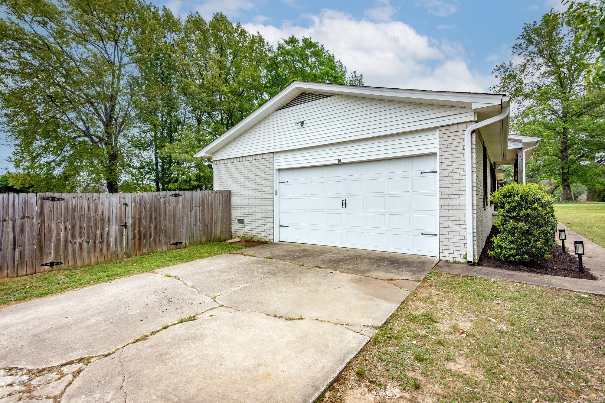 PINEWOOD ESTATES - Residential