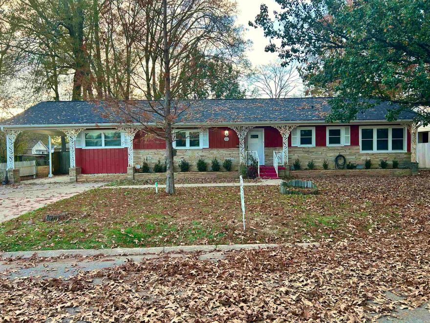 This lovely, well-maintained older home has newer windows and a roof. A 3-bedroom, 2.5-bath home on 1.5 lots in Benton, AR, located steps away from Caldwell Elementary School, shopping, and Dining. Easy Access to Interstate 30. You don't want to miss this one.