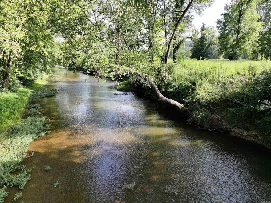 Beautiful lot on the sought-after Little Missouri River in Murfreesboro, AR! Conveniently located near Crater of Diamonds State Park and Swaha Marina on Lake Greeson. Enjoy fishing, diamond digging, swimming, boating, and so much more right at your fingertips. A great opportunity for your next vacation spot or future getaway!