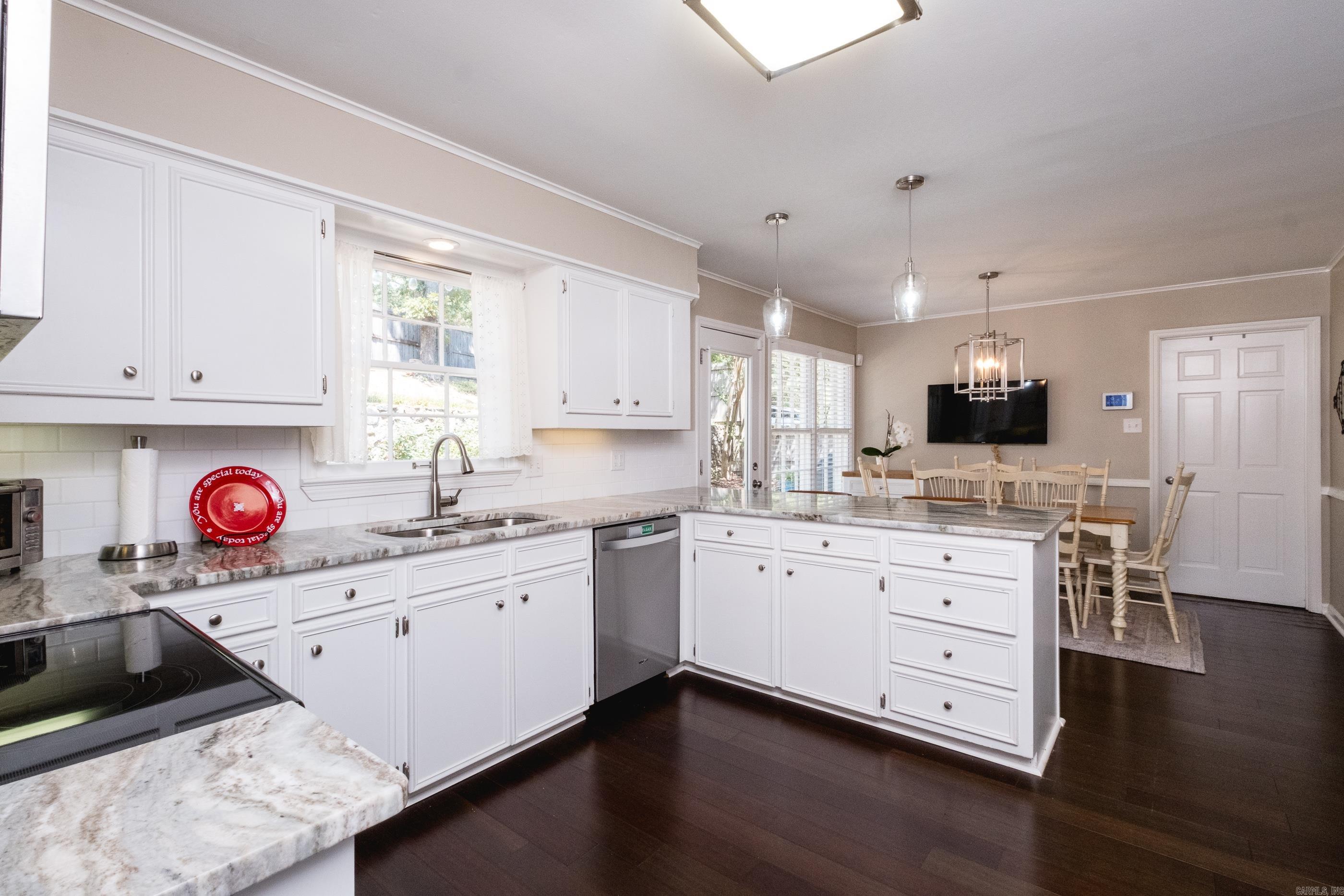 Leawood Manor 1st - Residential