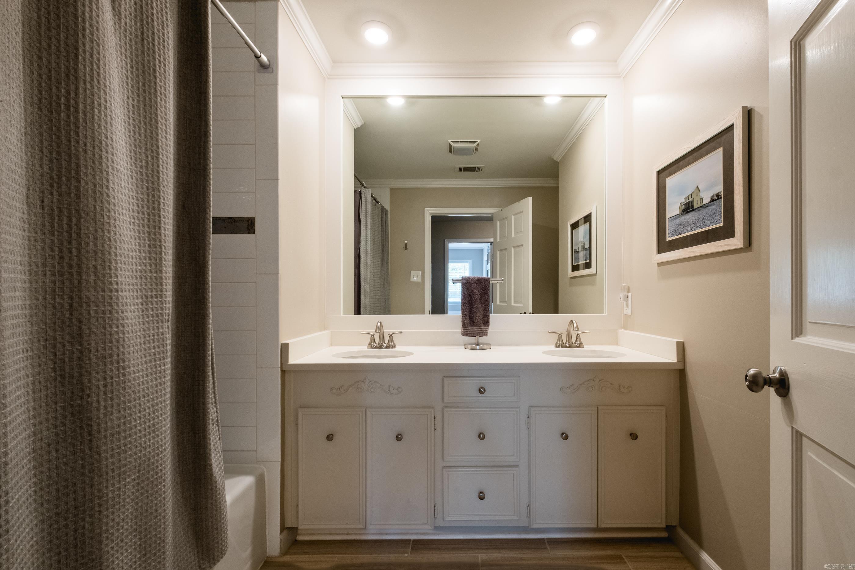 Leawood Manor 1st - Residential