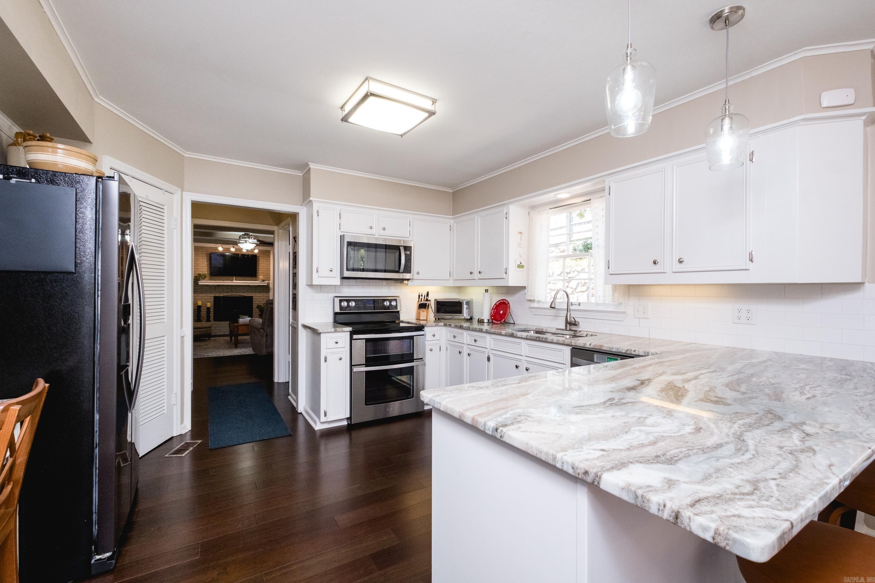 Leawood Manor 1st - Residential