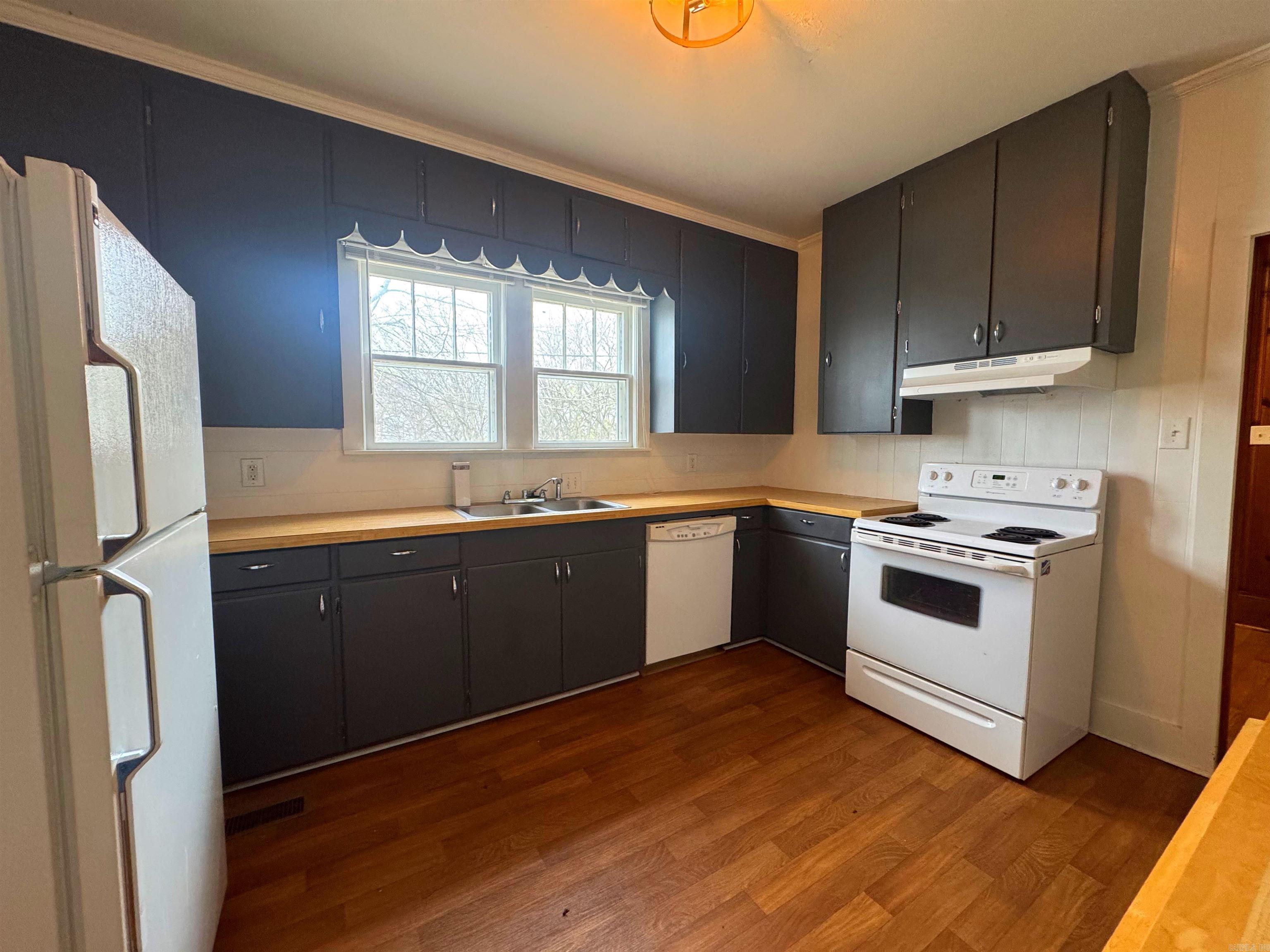 MAXFIELD EASTERN - Residential