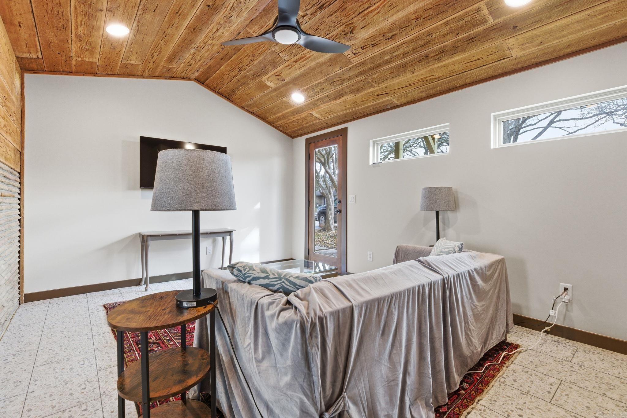 KINGWOOD PLACE - Residential