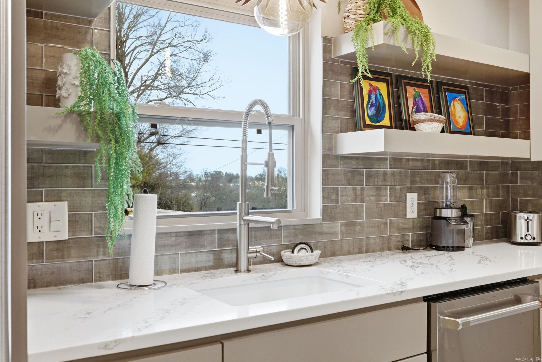 KINGWOOD PLACE - Residential