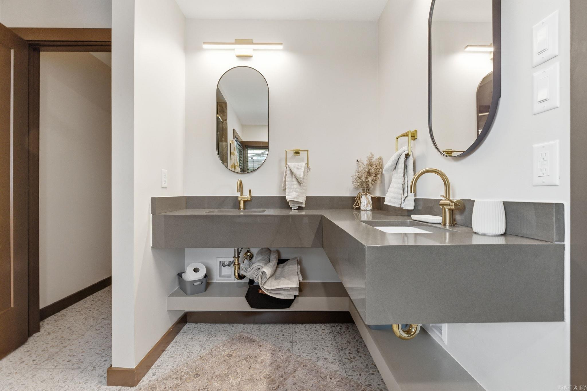 KINGWOOD PLACE - Residential