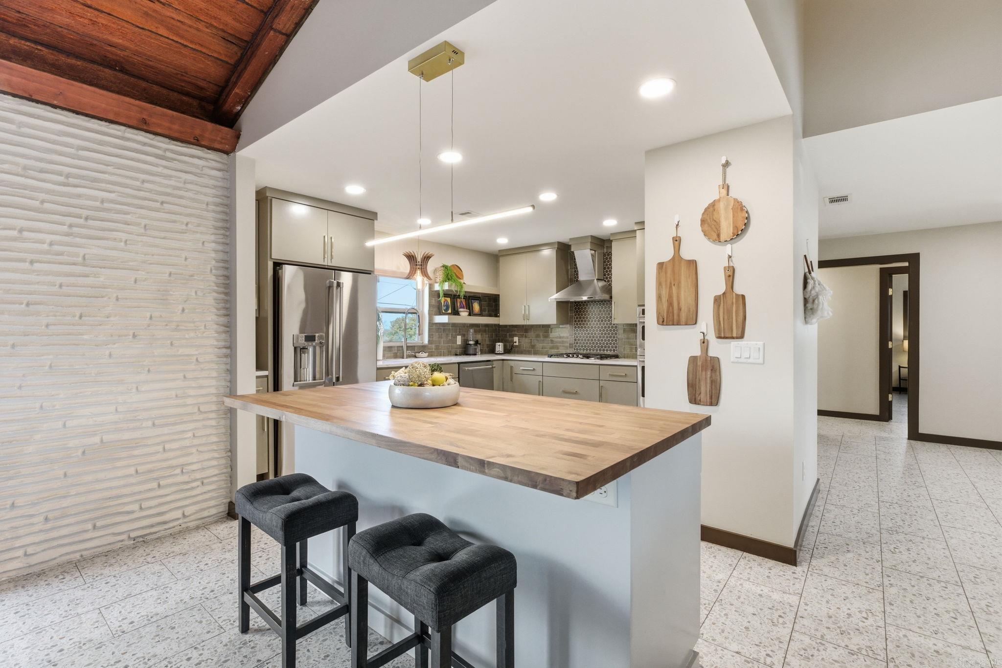 KINGWOOD PLACE - Residential