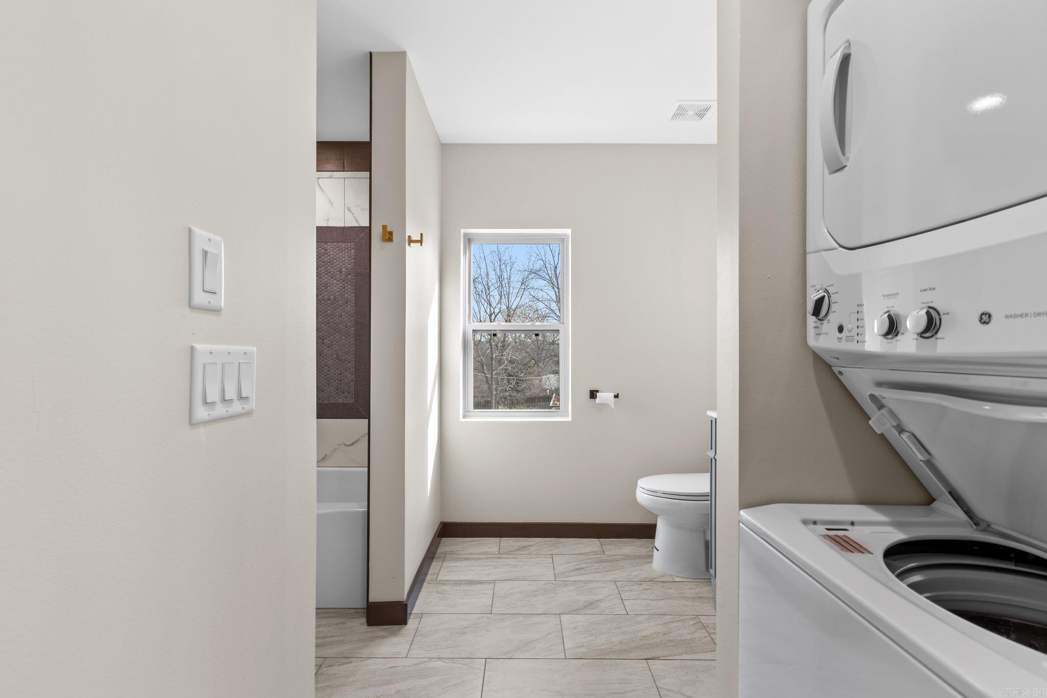 KINGWOOD PLACE - Residential