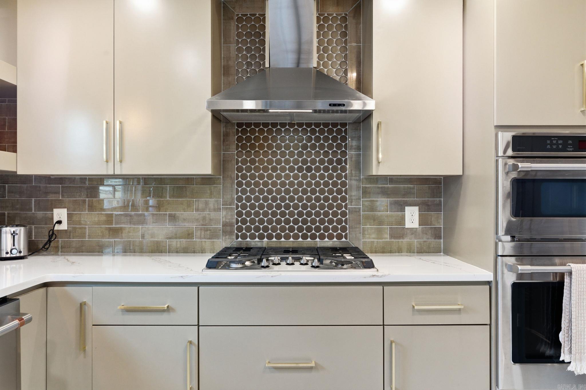 KINGWOOD PLACE - Residential