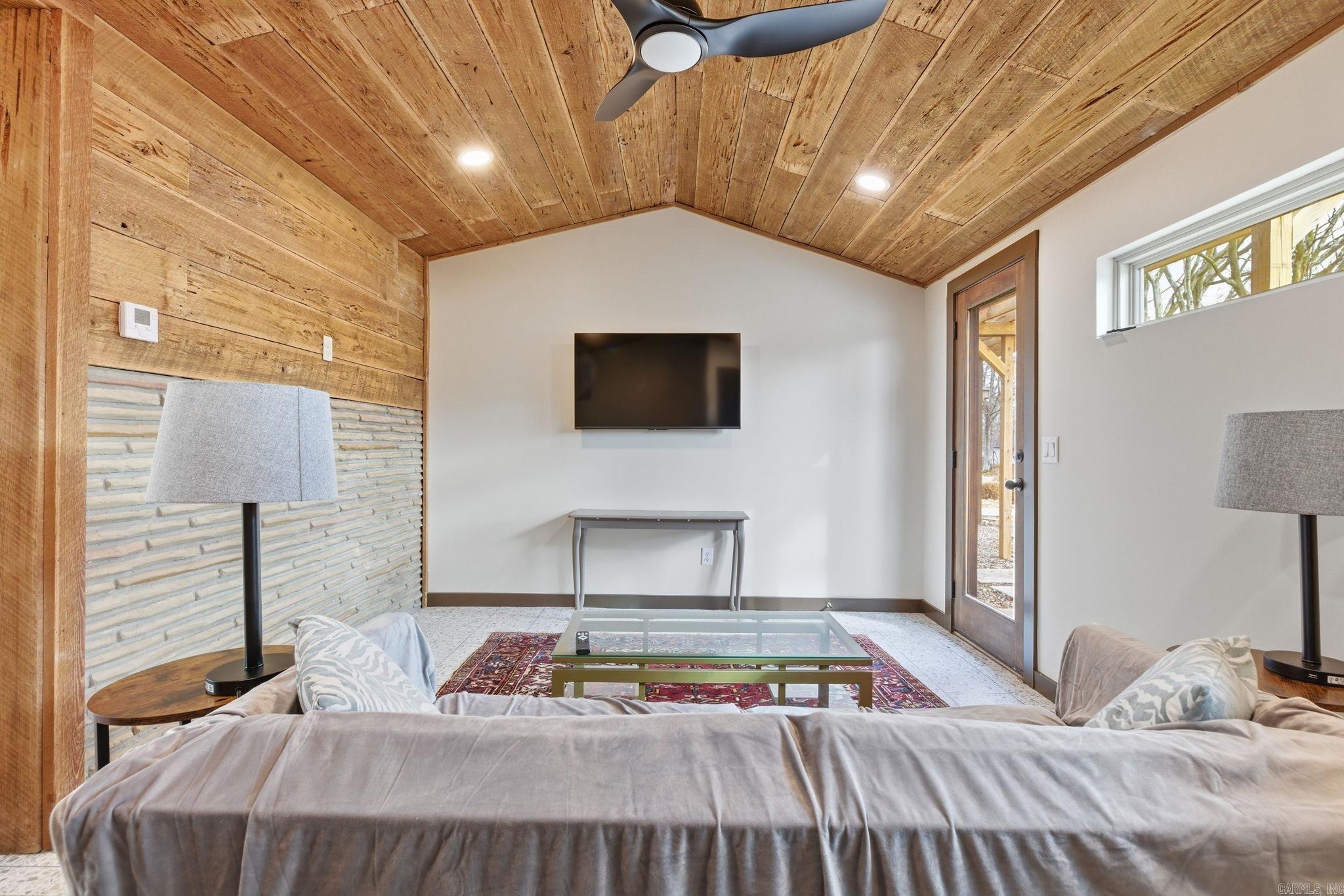 KINGWOOD PLACE - Residential