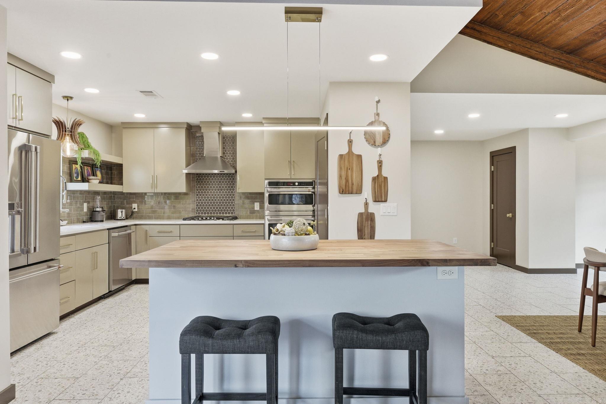 KINGWOOD PLACE - Residential