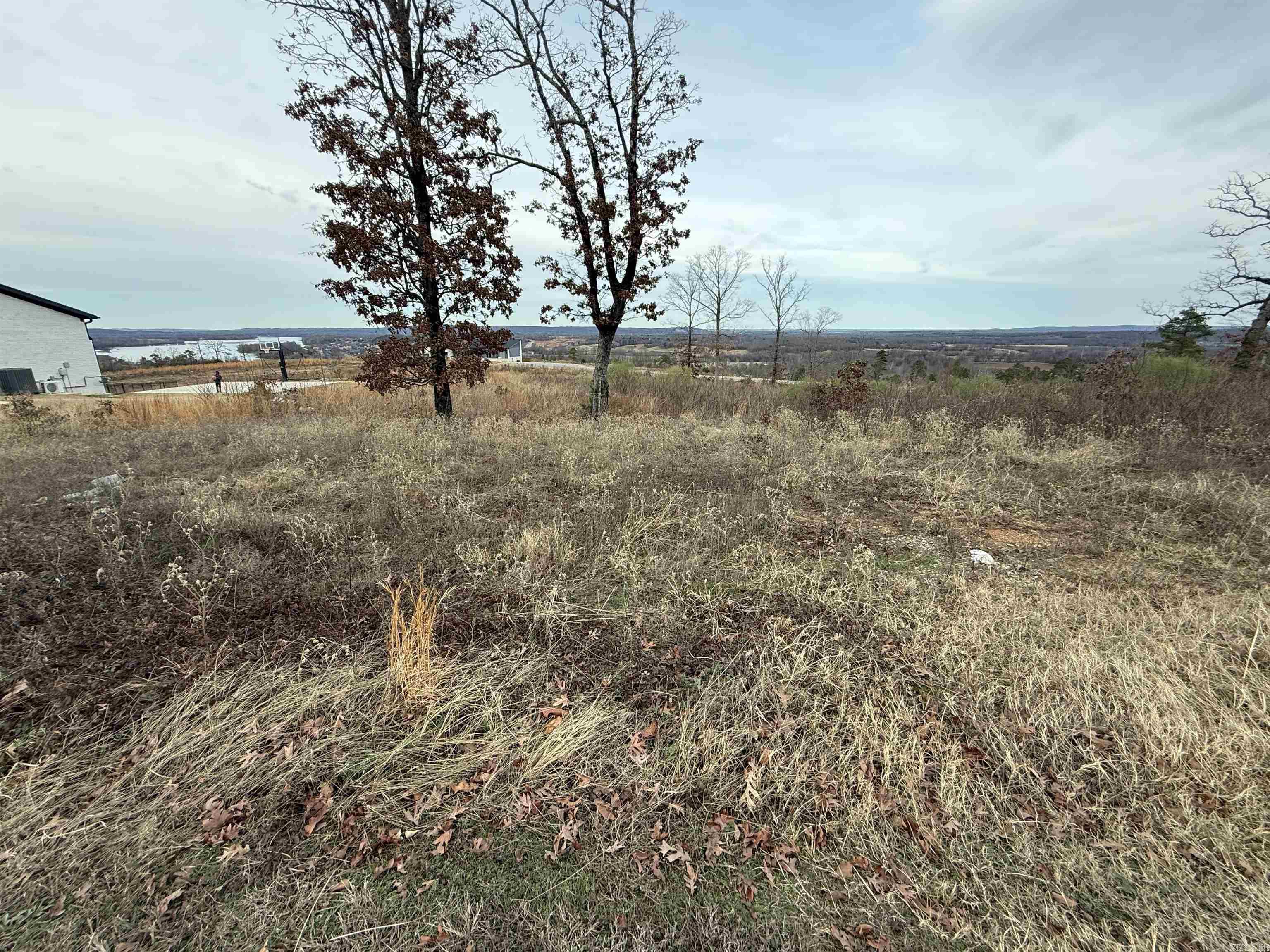 MOUNTAIN CREST ESTATES - Land