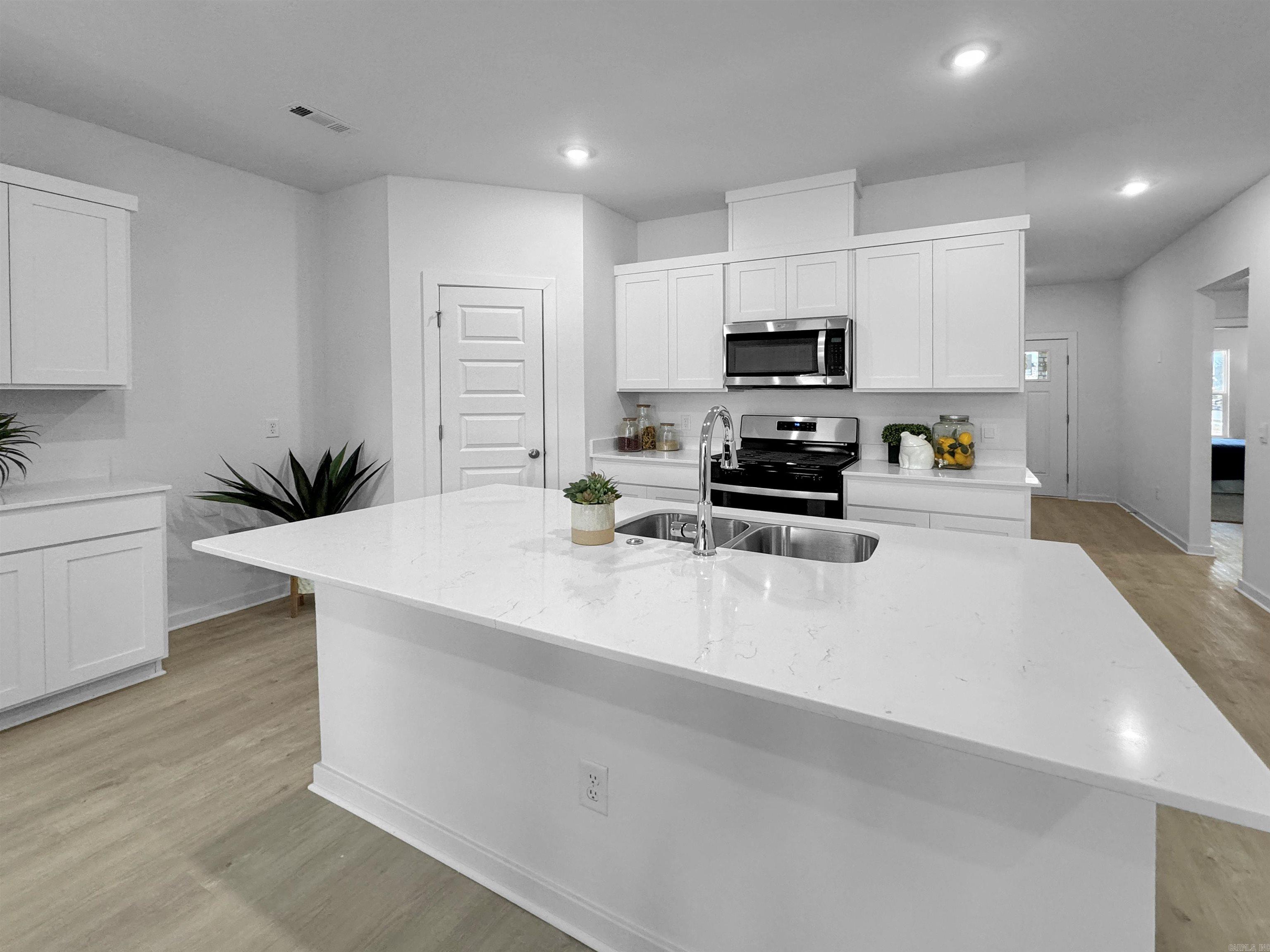 THE RESERVE AT COUNTRY CLUB PHAS - Residential