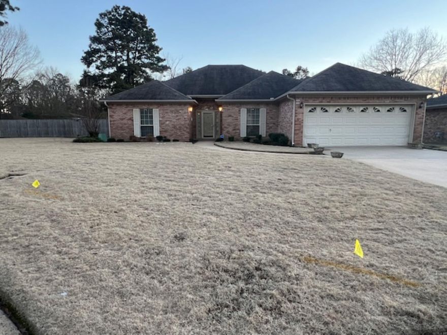 Well Maintained Brick Home located in a Cul-De-Sac, 9 Feet Ceiling Heights, Crown Molding, Double Tray Ceiling in Living Room, Jet Walk-In Bathtub, Generac 22kW Back Up Power Generator, Tankless Water Heater, 55 SF Garage Storage Room, Within the past 4 to 5 years Roof Has been Replaced, Bathroom Ceramic Tile Flooring Installed.  Alarm System, Spingler System, Eat-In Kitchen, Formal Dining Room.  AND LOTS MORE, CALL ME NOW FOR A SHOWING AT 870-540-6802