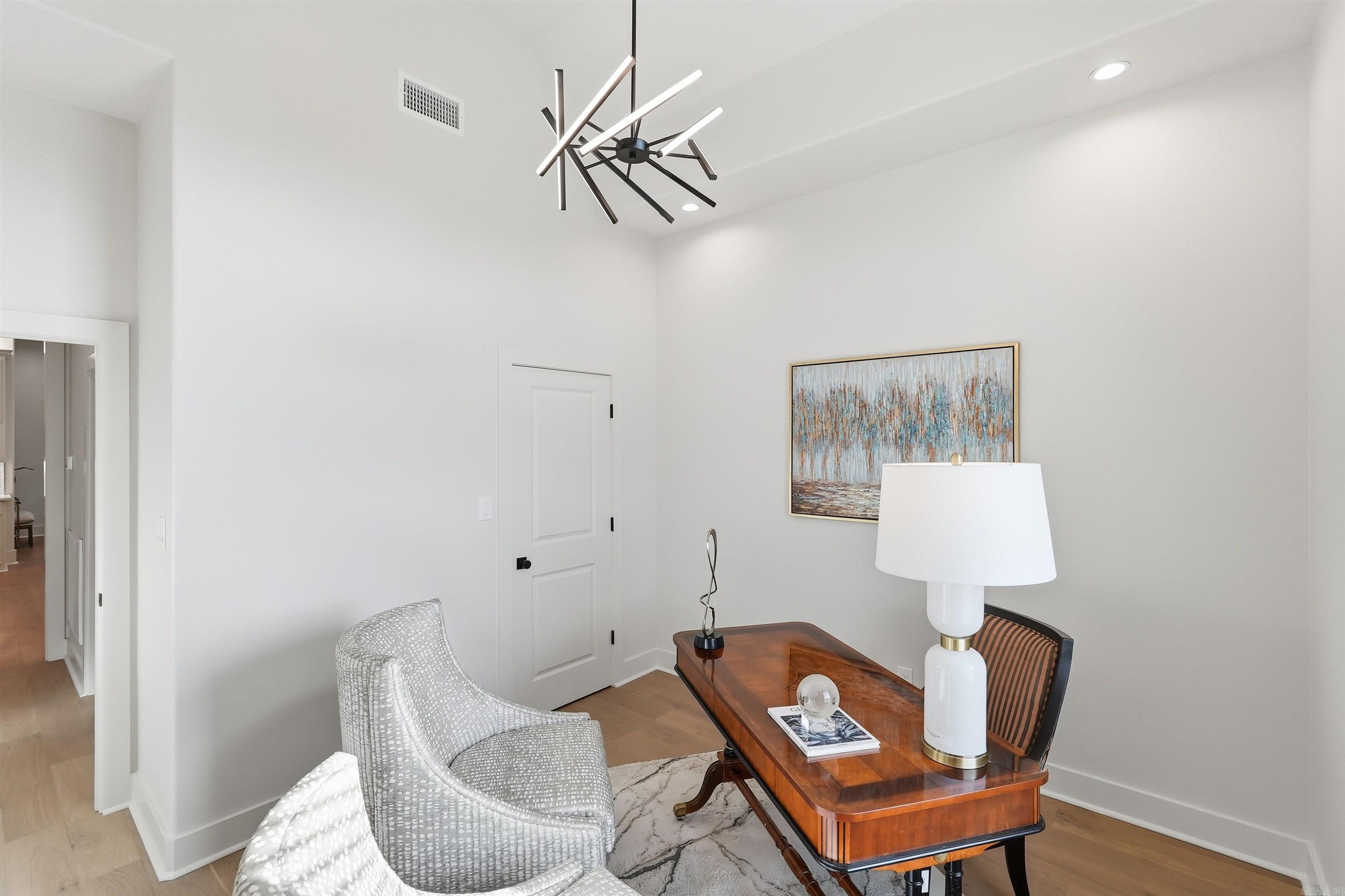 MERGERON COURT - Residential