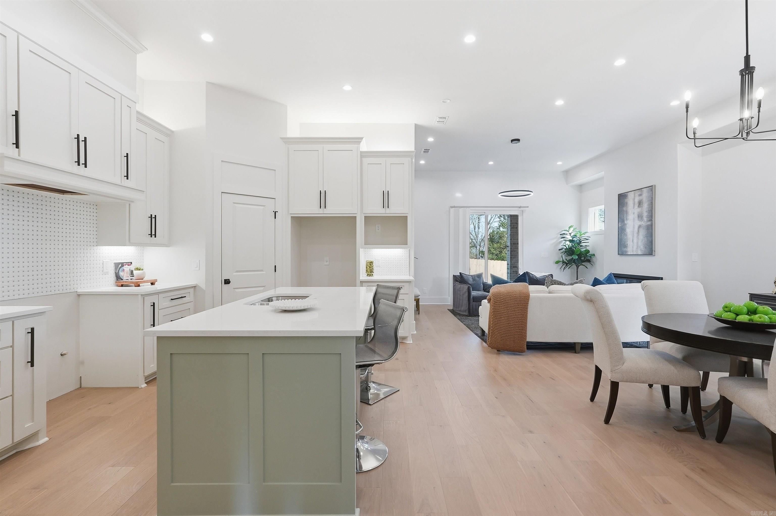 MERGERON COURT - Residential