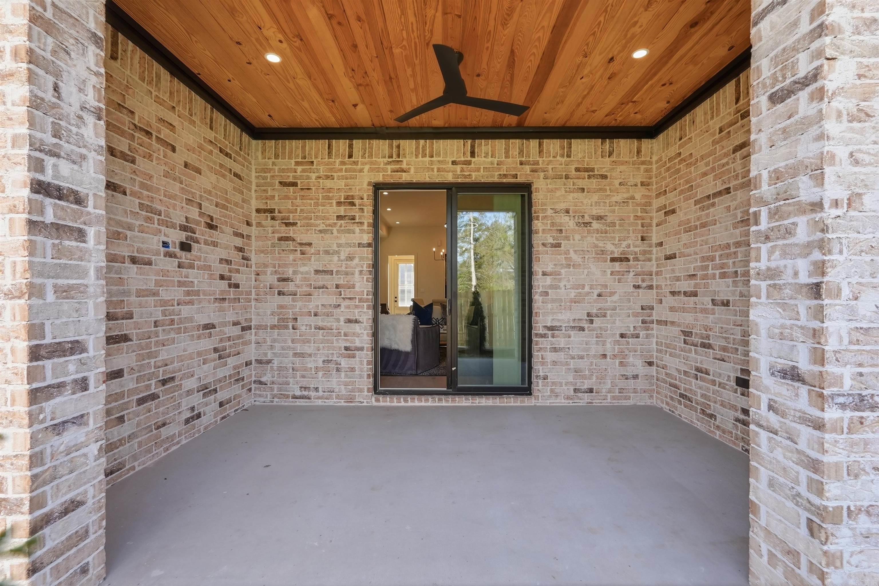 MERGERON COURT - Residential