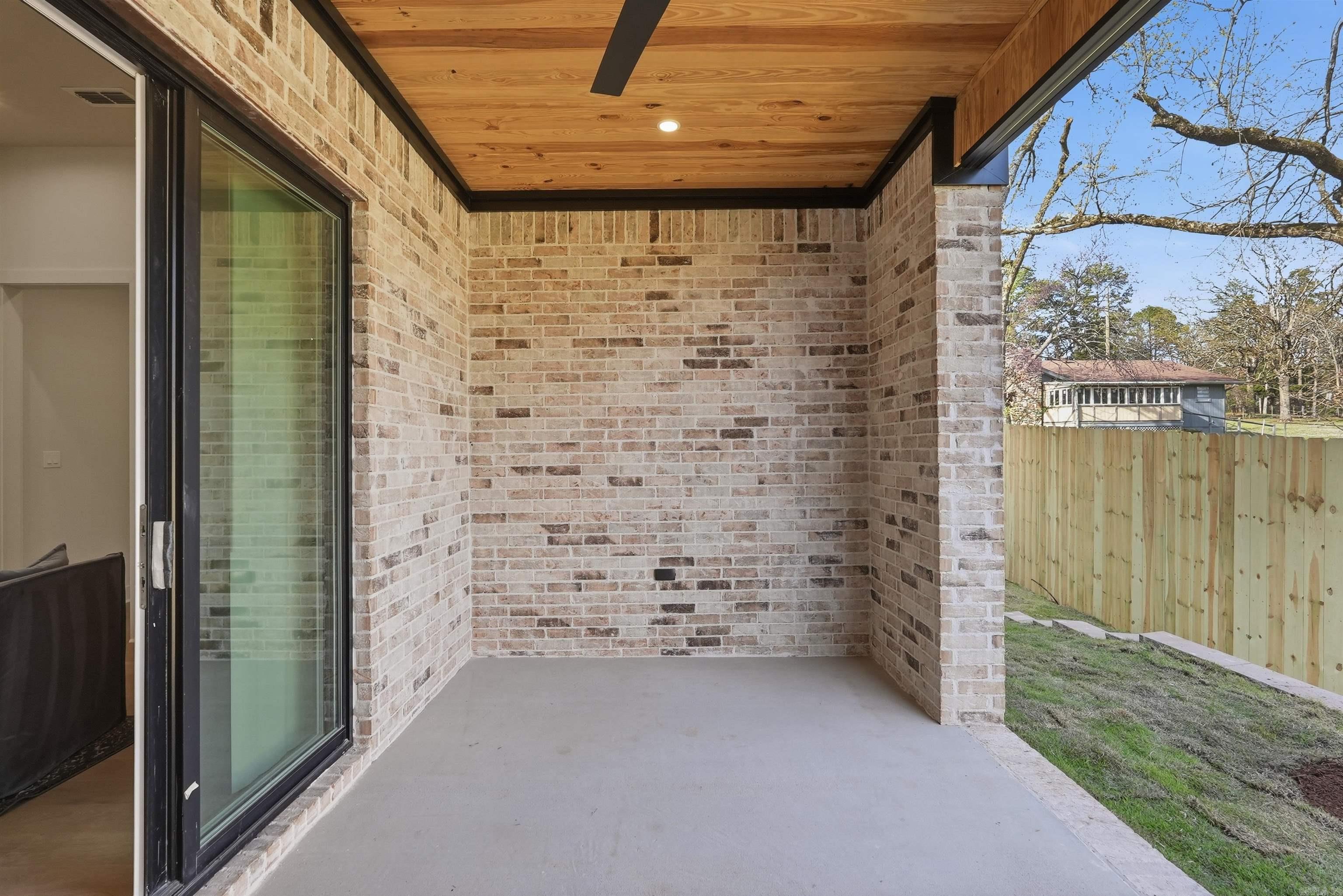 MERGERON COURT - Residential