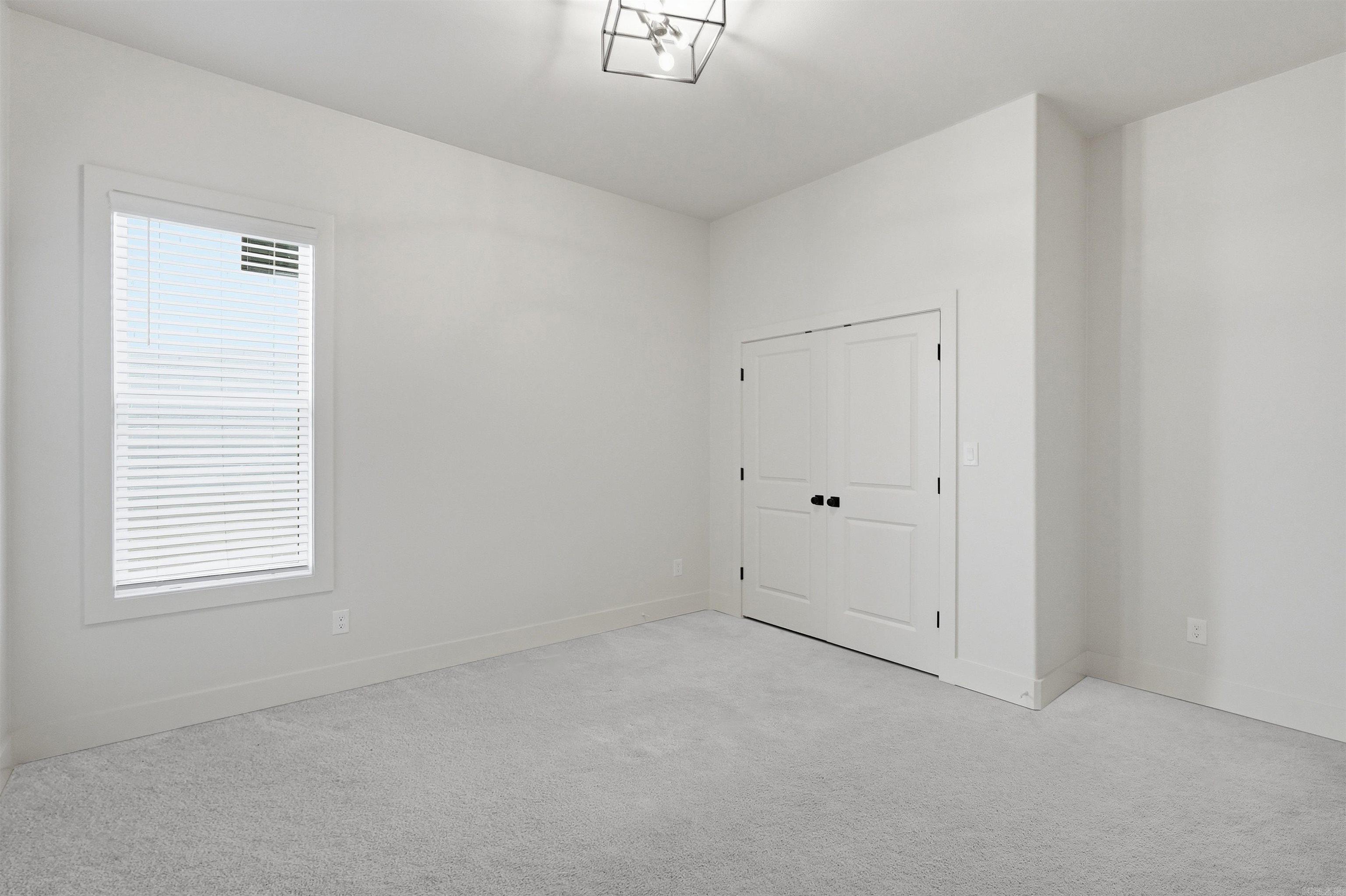 MERGERON COURT - Residential