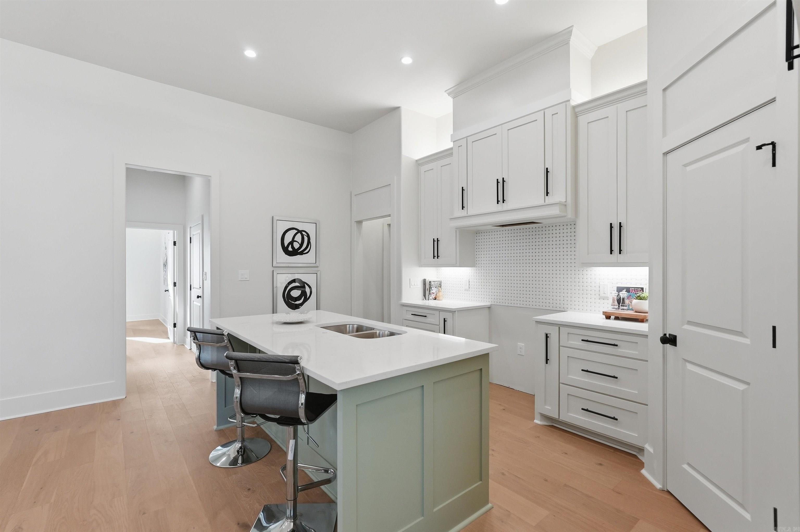 MERGERON COURT - Residential