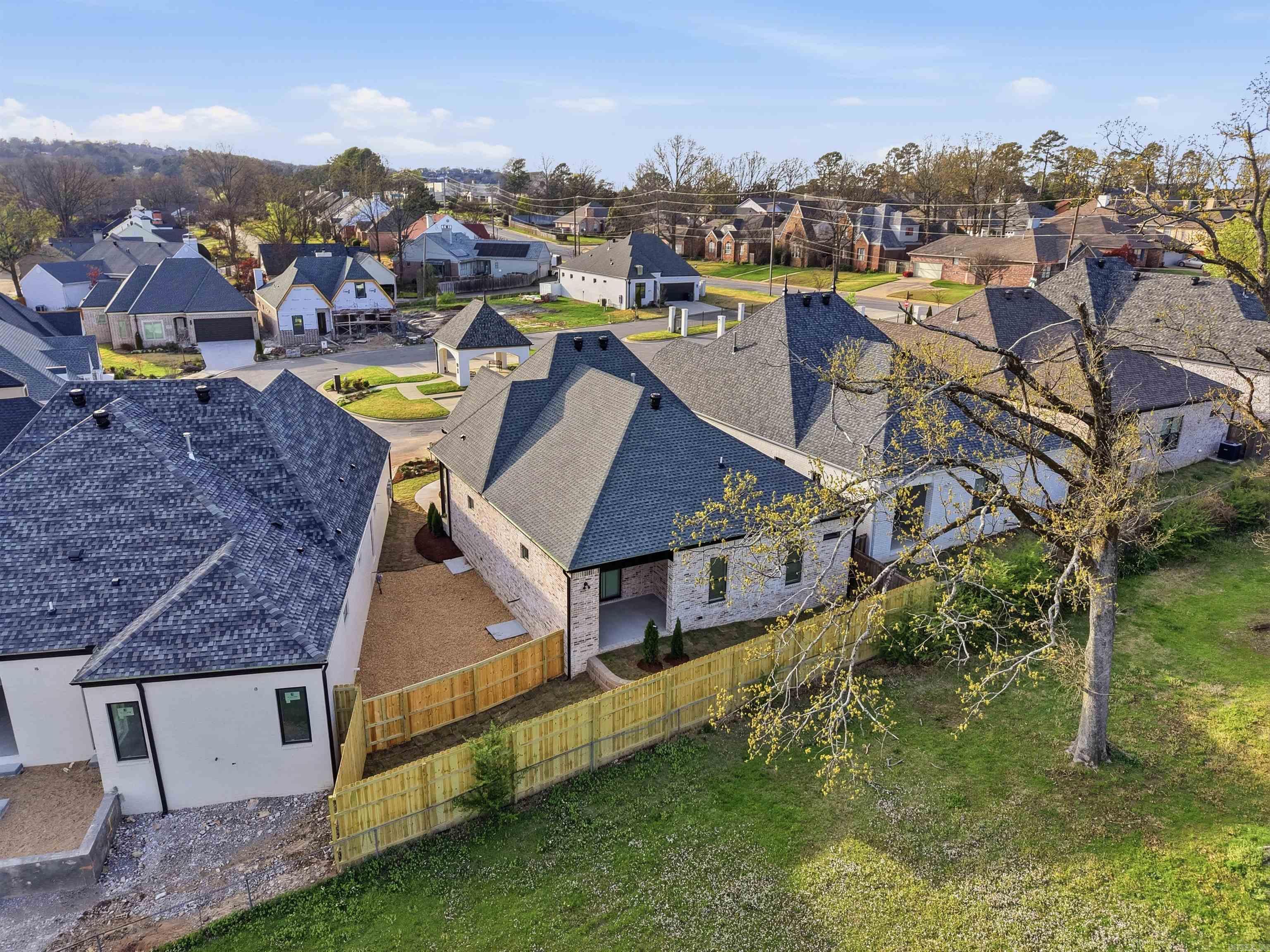 MERGERON COURT - Residential