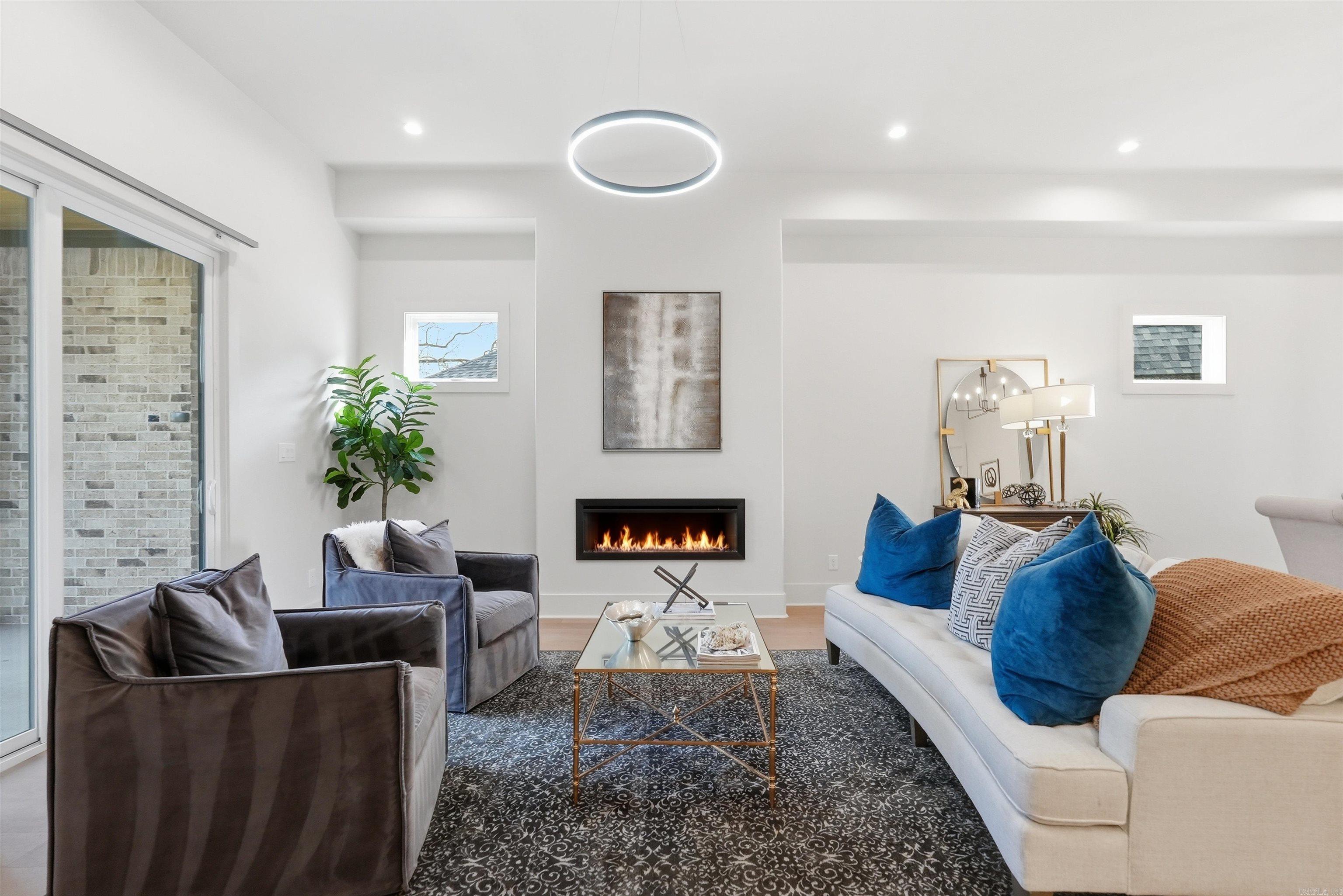 MERGERON COURT - Residential