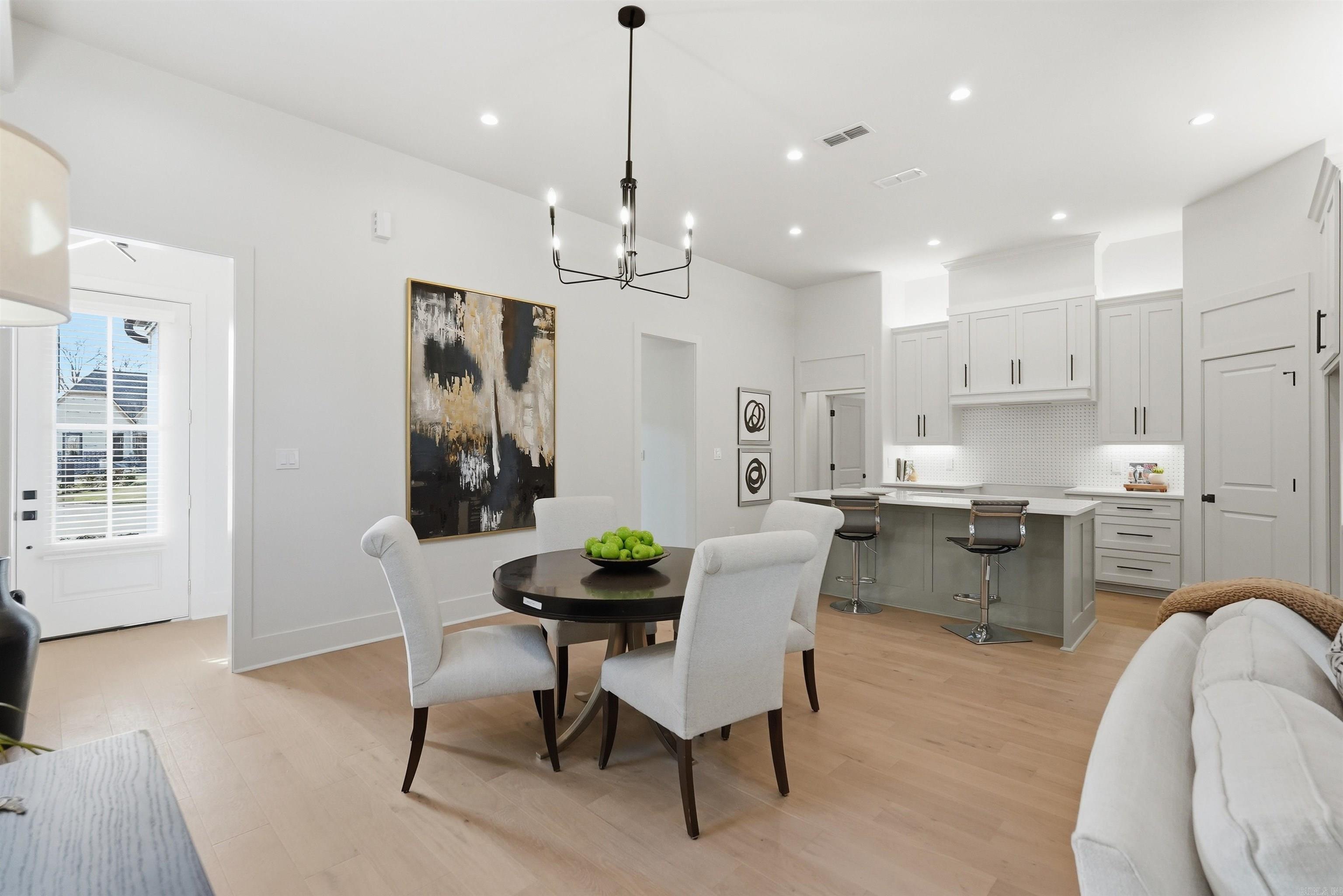 MERGERON COURT - Residential